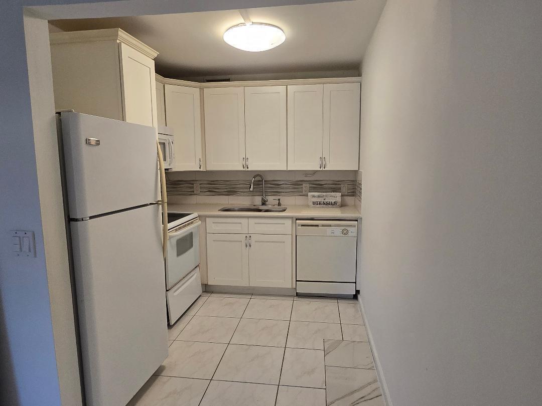 227 Kent N, West Palm Beach FL 33417 photo 2