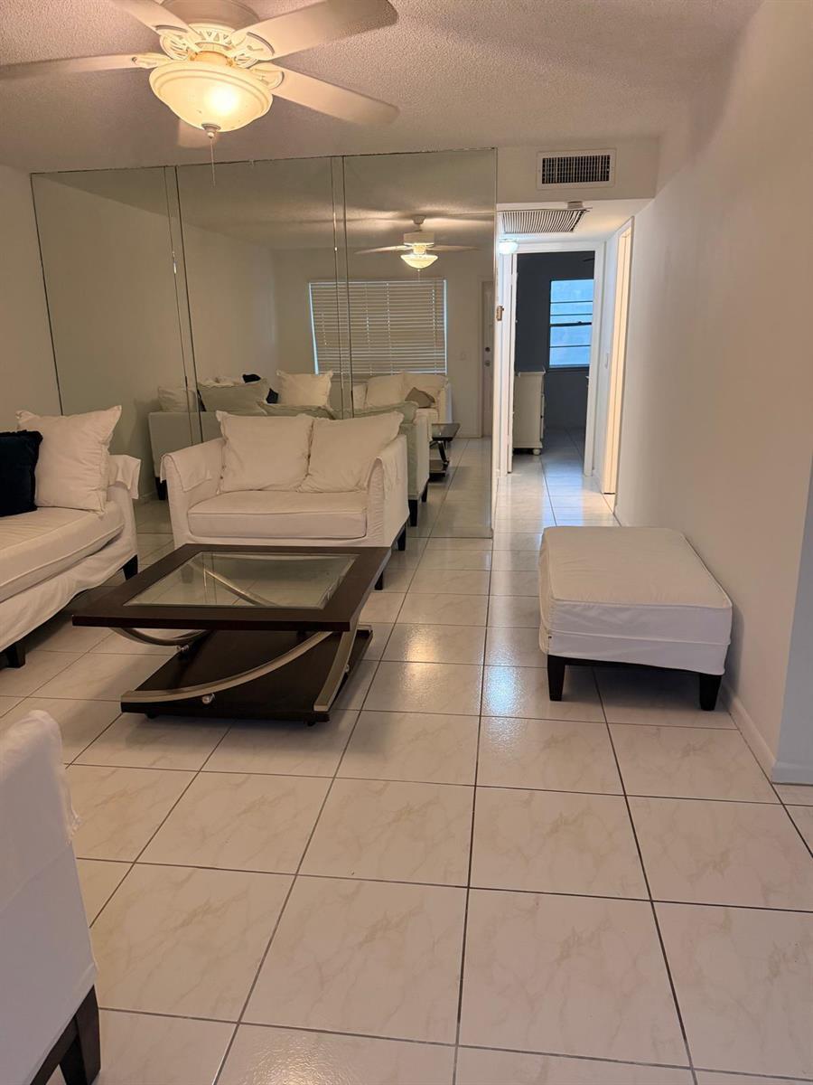 227 Kent N, West Palm Beach FL 33417 photo 4