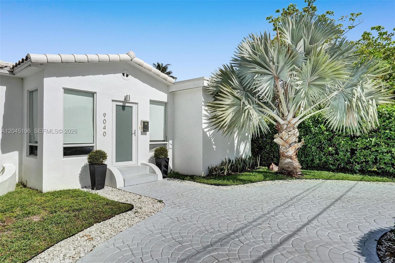 9040 Carlyle Ave, Surfside FL 33154 photo 2
