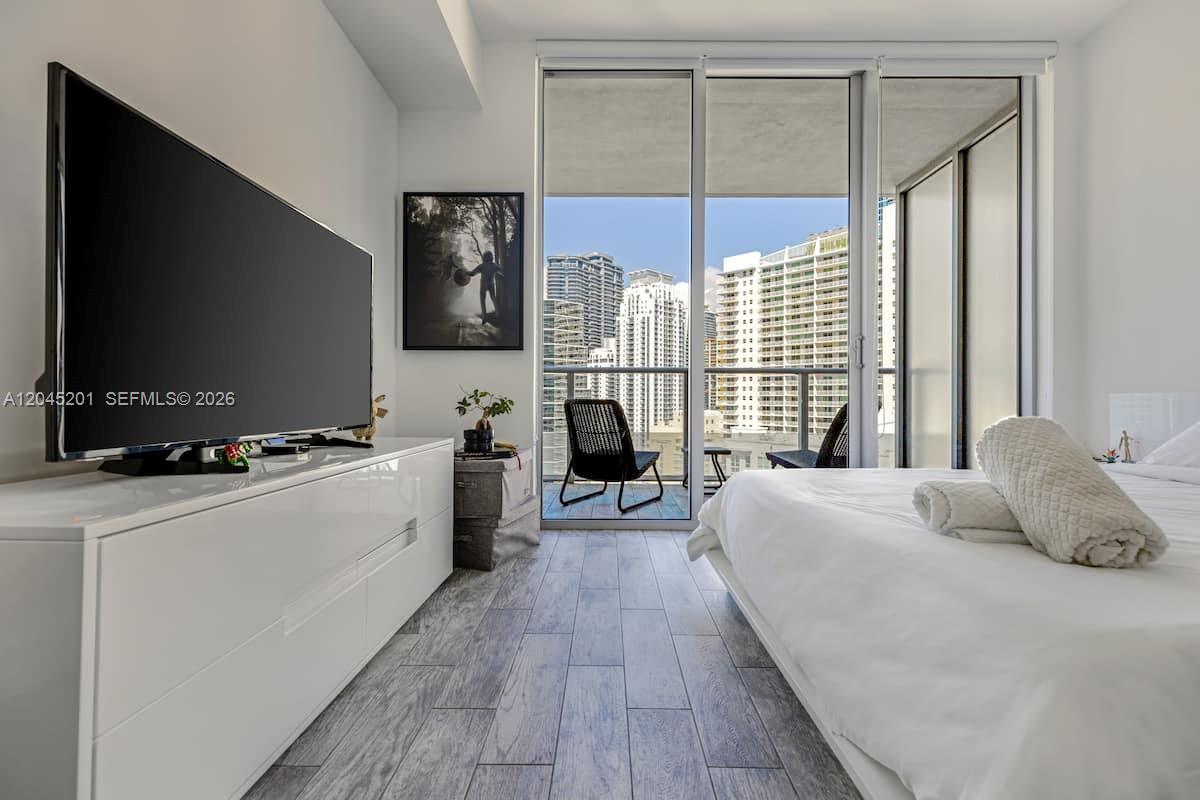1300 Brickell Bay Dr # 2713, Miami FL 33131 photo 3