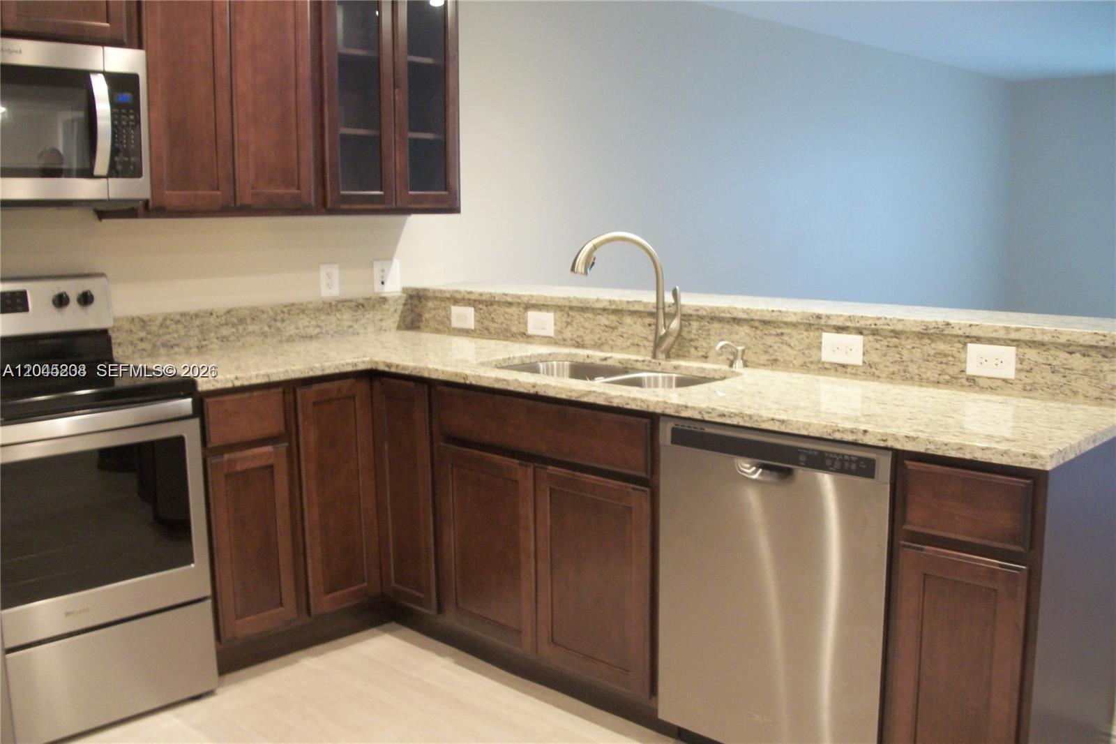 13900 Lake Placid Ct # A24, Miami Lakes FL 33014 photo 3