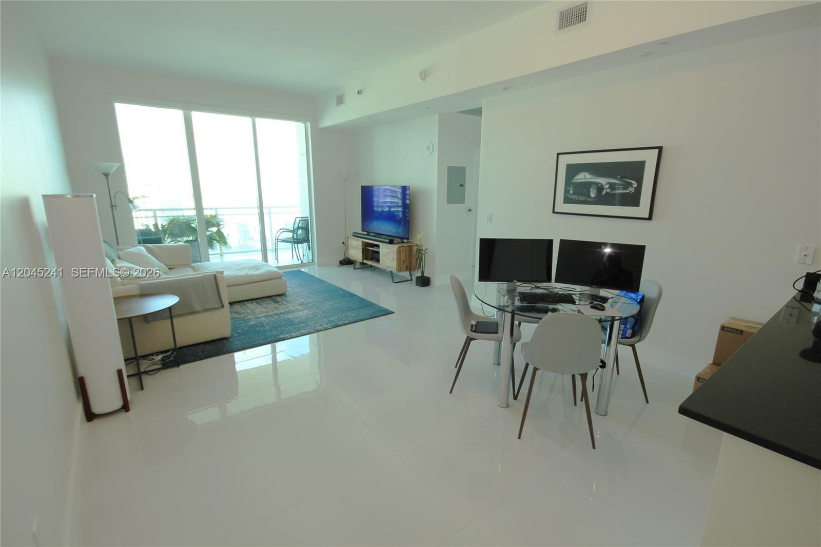 950 Brickell Bay Dr # 5000, Miami FL 33131 photo 2