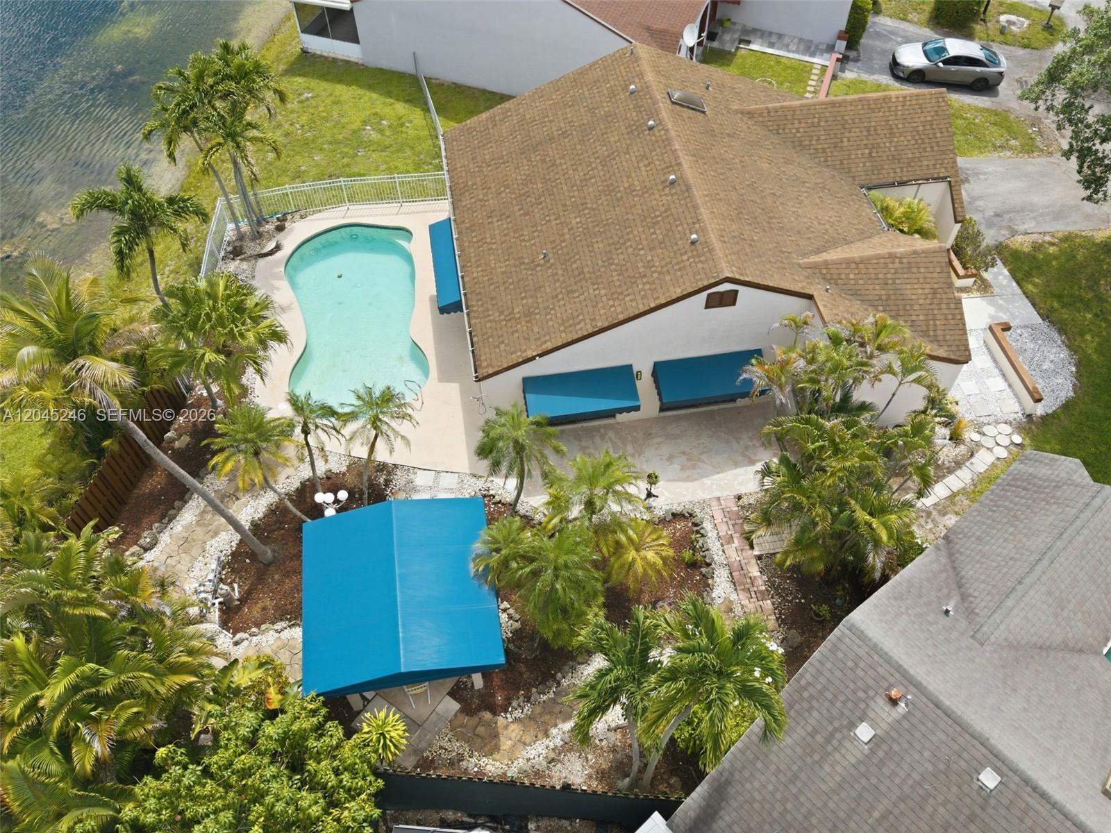 8165 NW 187th Ter, Hialeah FL 33015 photo 2