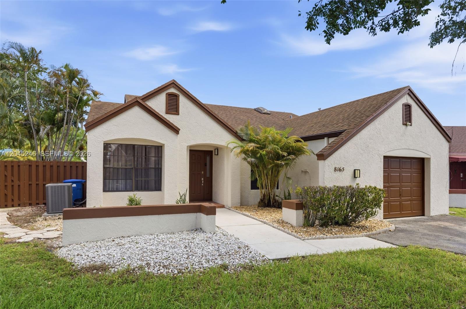 8165 NW 187th Ter, Hialeah FL 33015 photo 3