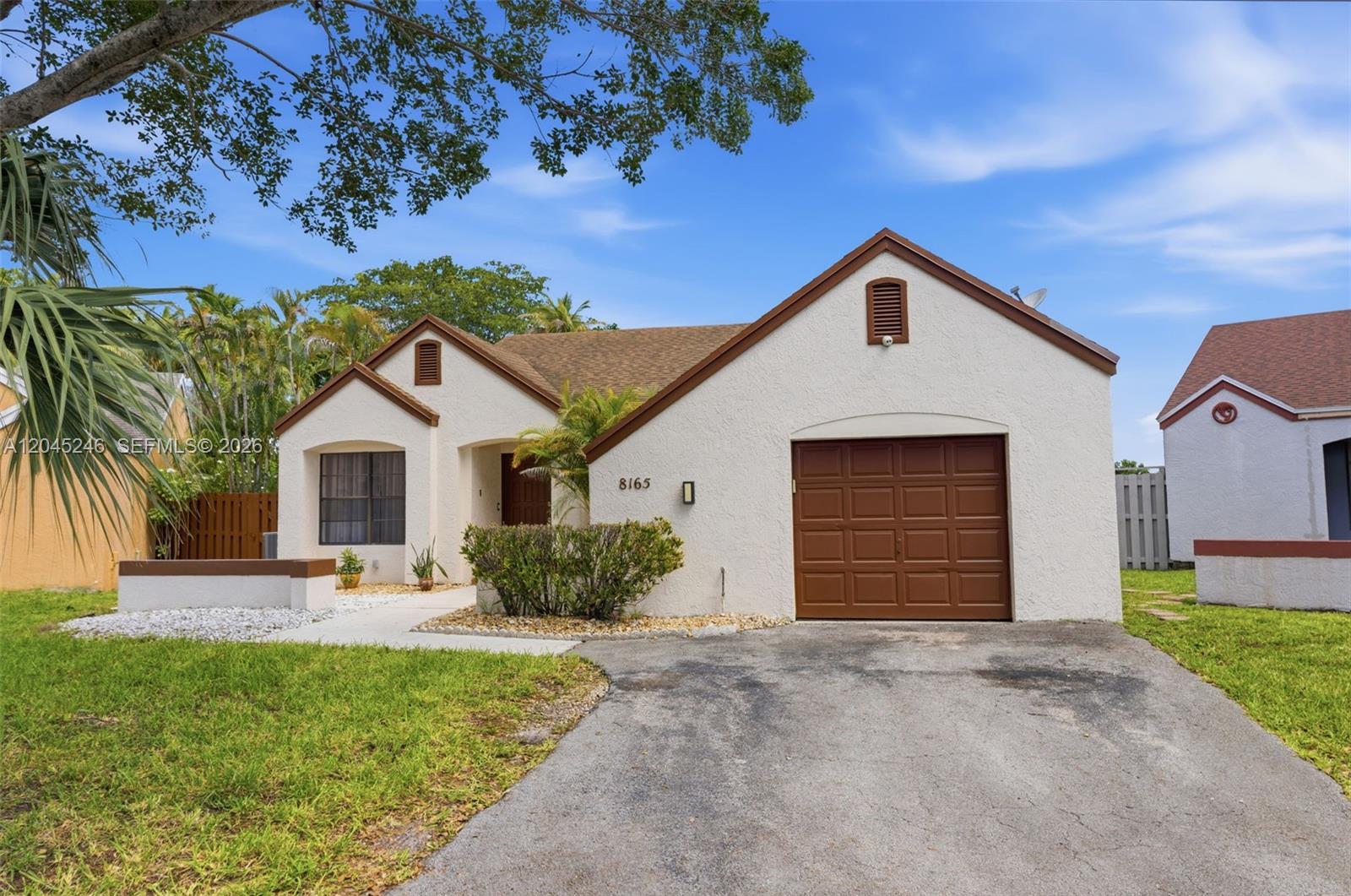 8165 NW 187th Ter, Hialeah FL 33015 photo 4