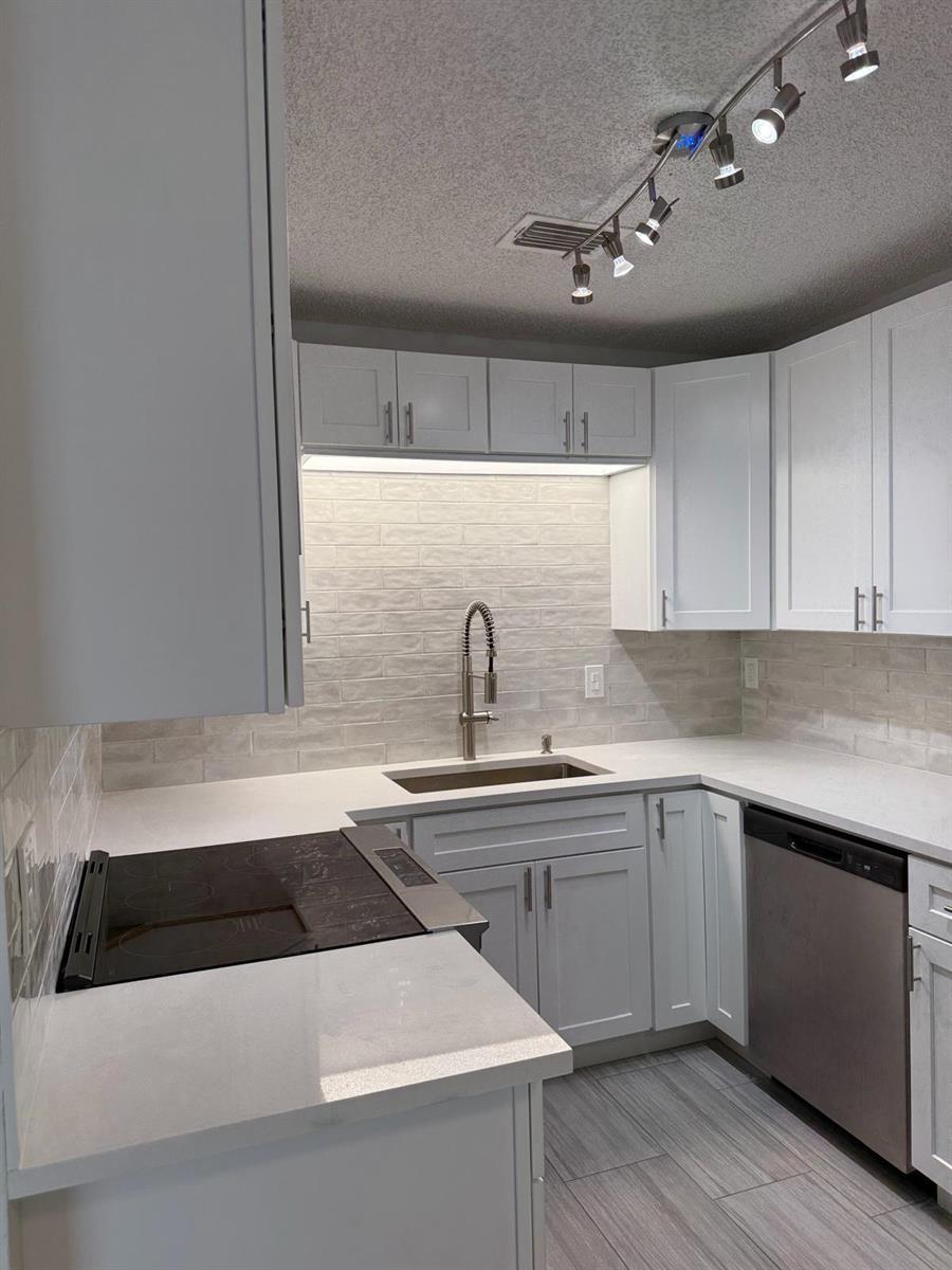 2630 W 28th Street, Riviera Beach FL 33404 photo 3