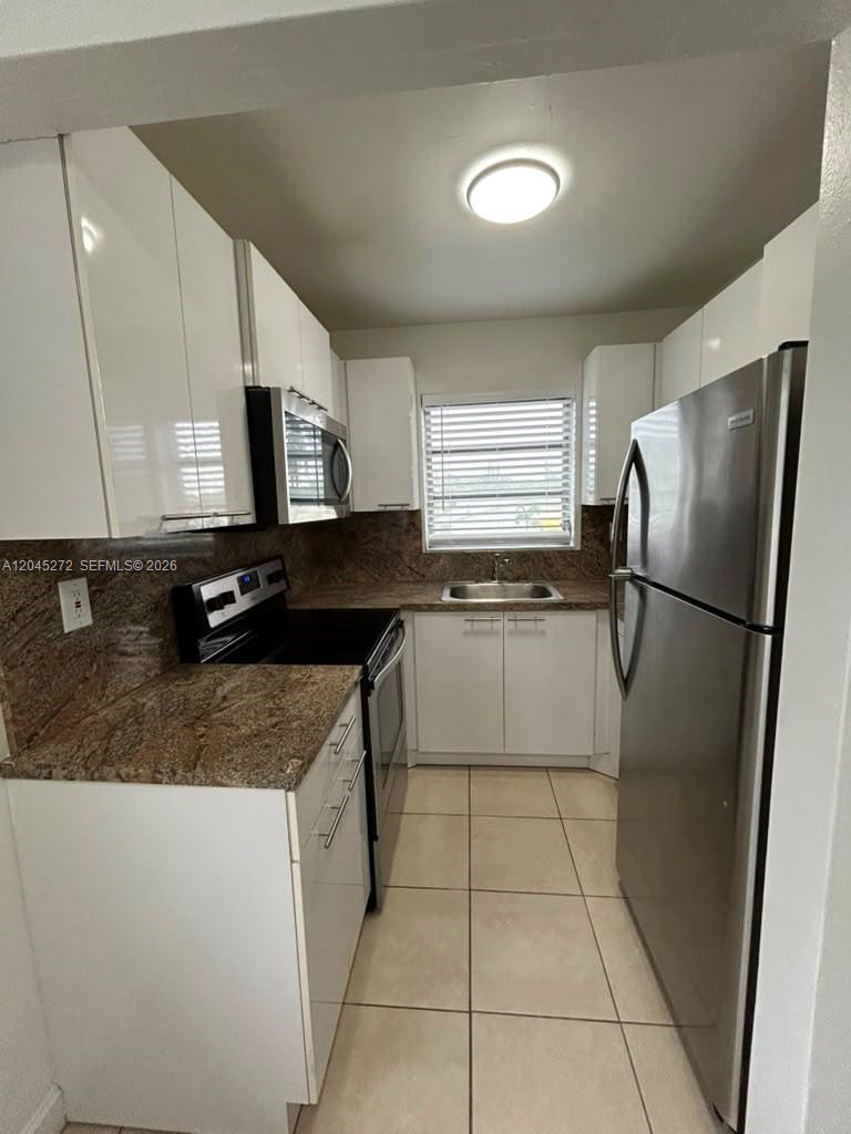 2435 Van Buren St APT 1B, Hollywood FL 33020 photo 5