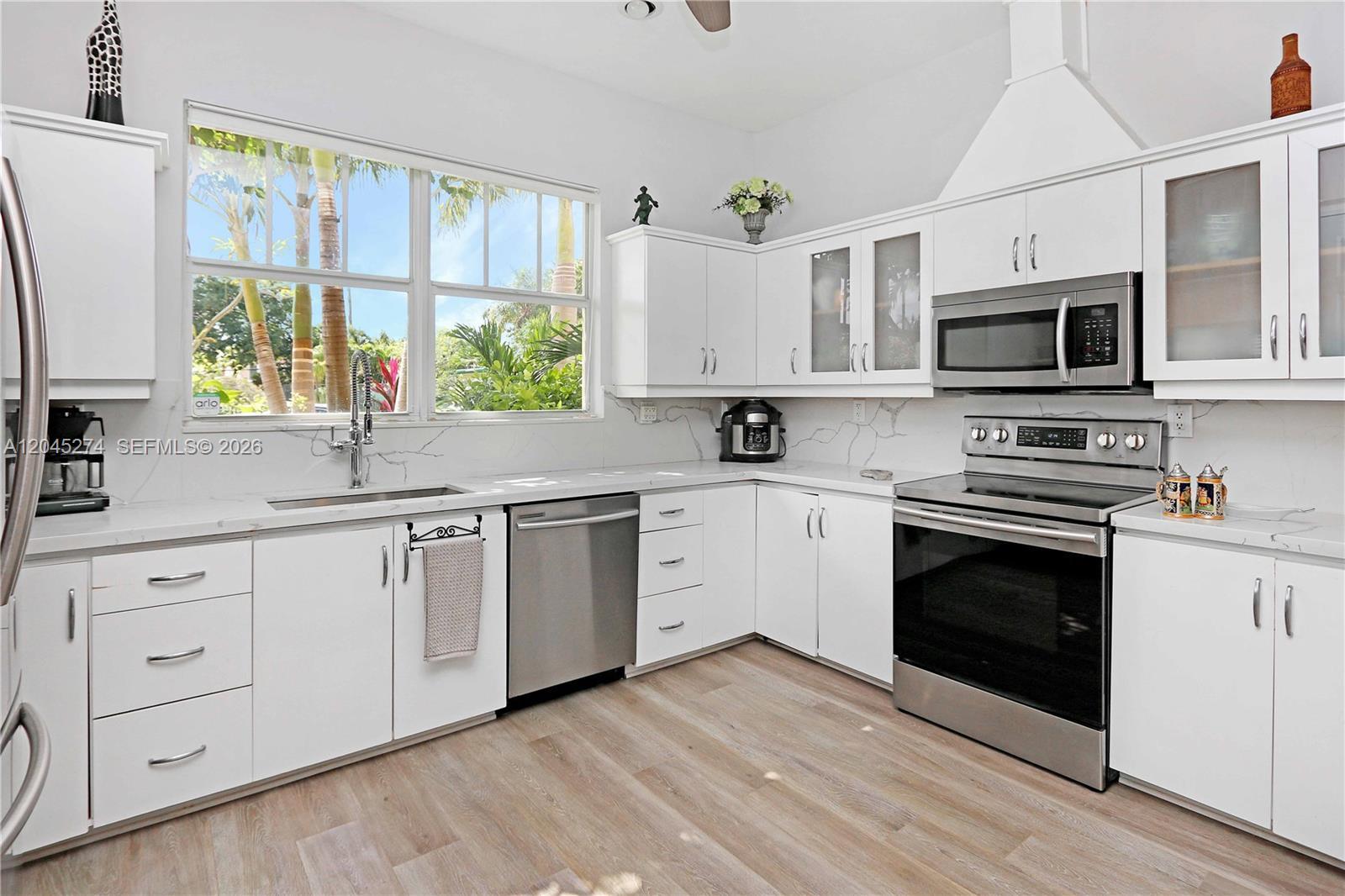 1619 Harrison St, Hollywood FL 33020 photo 4