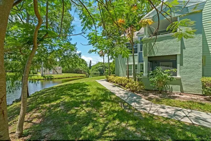 1050 Crystal Way # C, Delray Beach FL 33444 photo 2