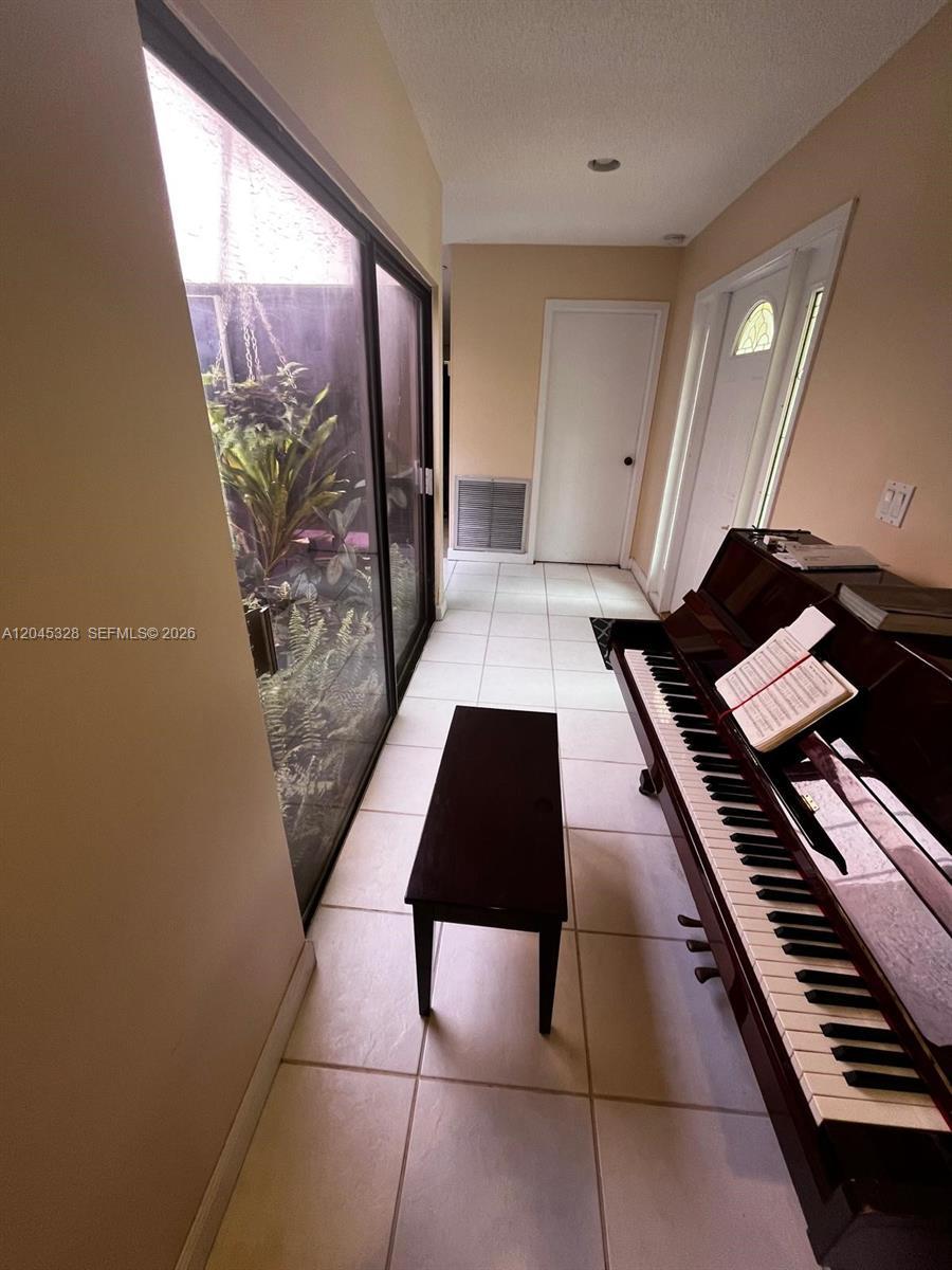 11540 NW 40th St, Coral Springs FL 33065 photo 2