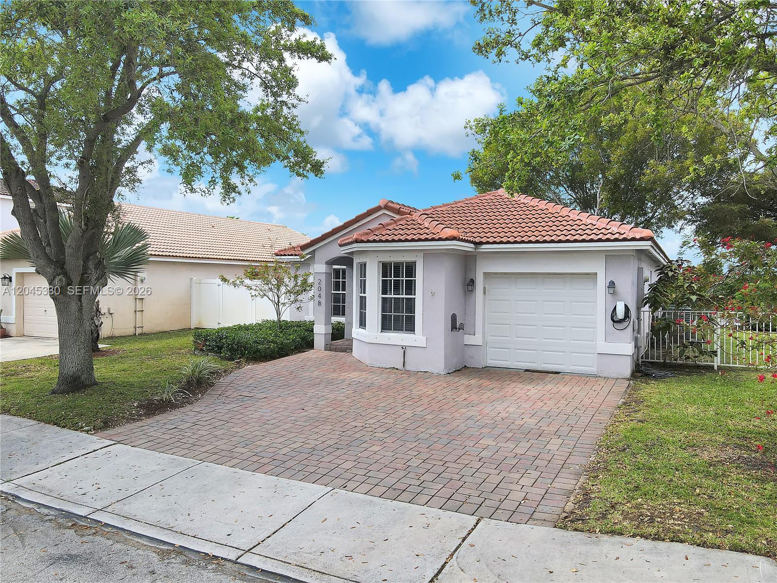 2048 NW 164th Ave, Pembroke Pines FL 33028 photo 2