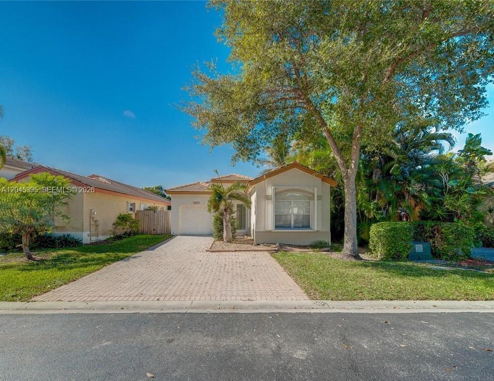 2924 NW 99th Pl, Doral FL 33172