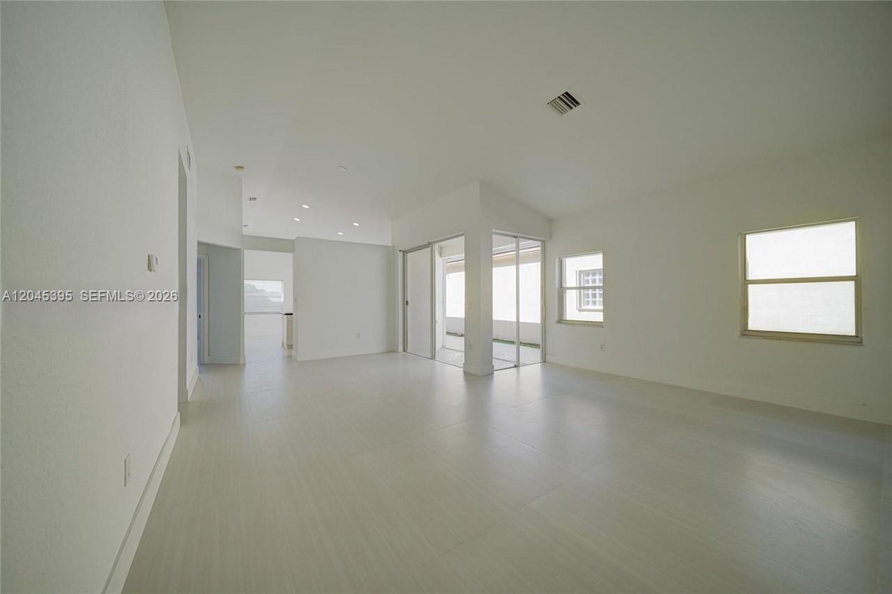 2924 NW 99th Pl, Doral FL 33172 photo 5