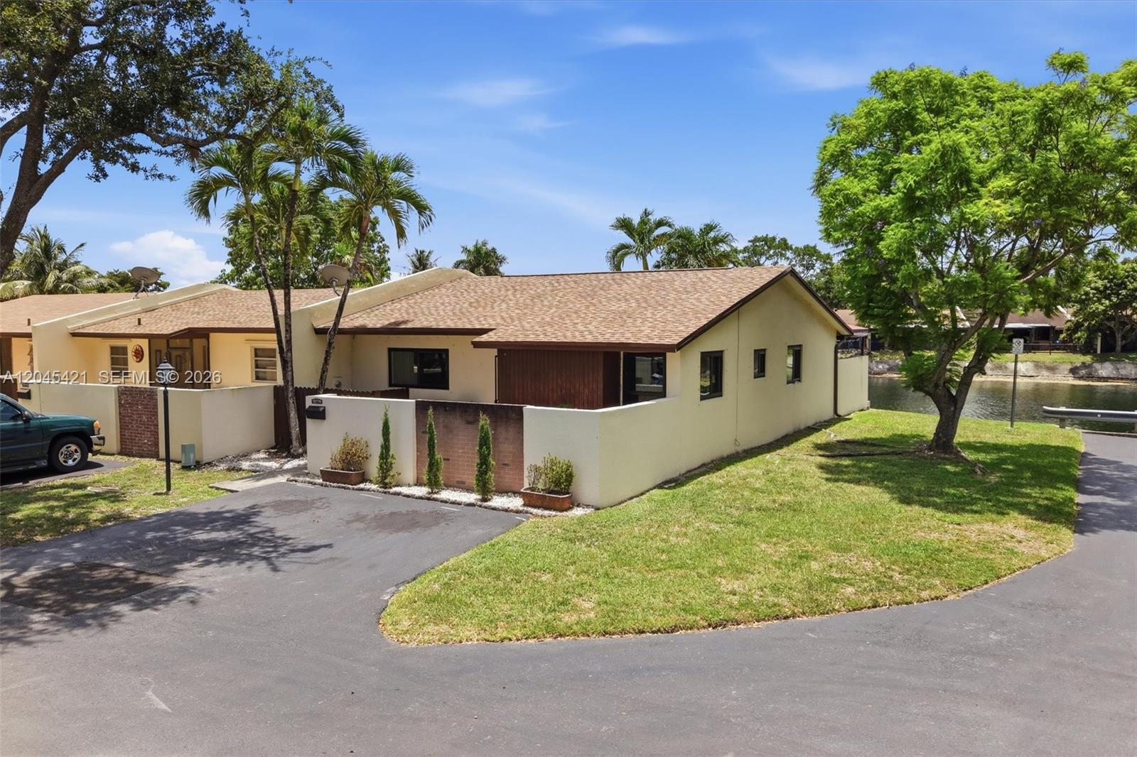 13776 Kendale Lakes Dr, Miami FL 33183 photo 2