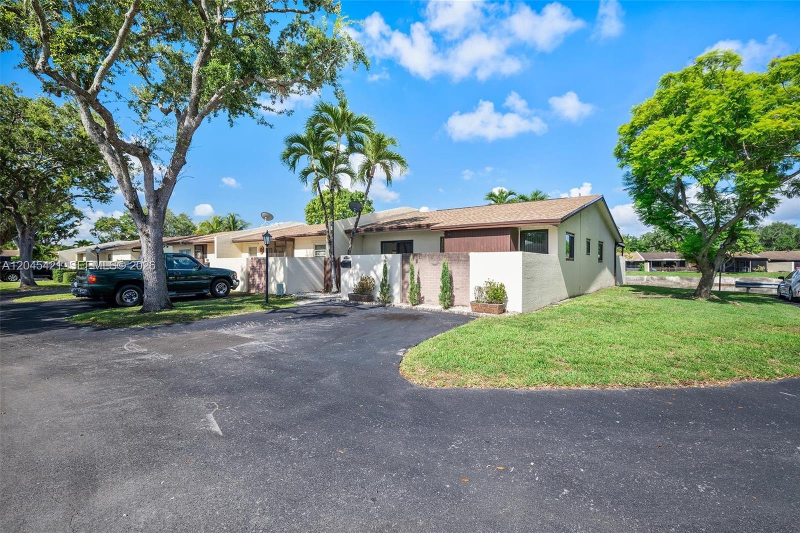13776 Kendale Lakes Dr, Miami FL 33183 photo 3