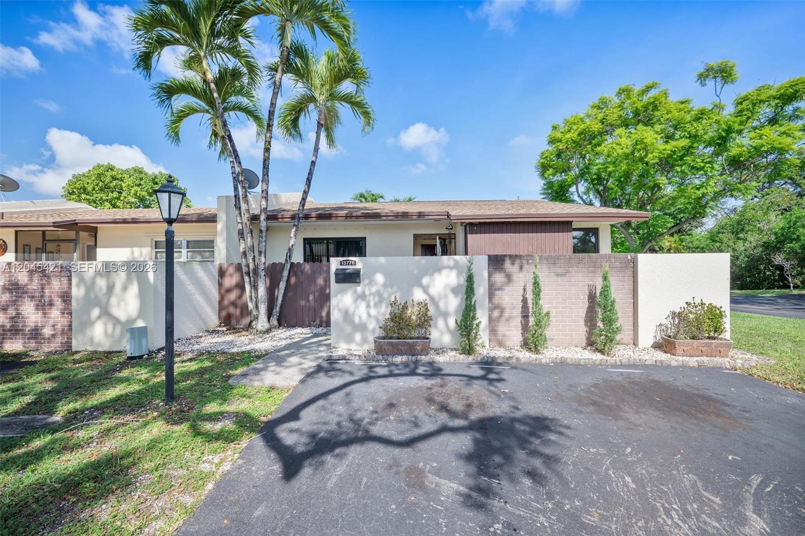 13776 Kendale Lakes Dr, Miami FL 33183 photo 4
