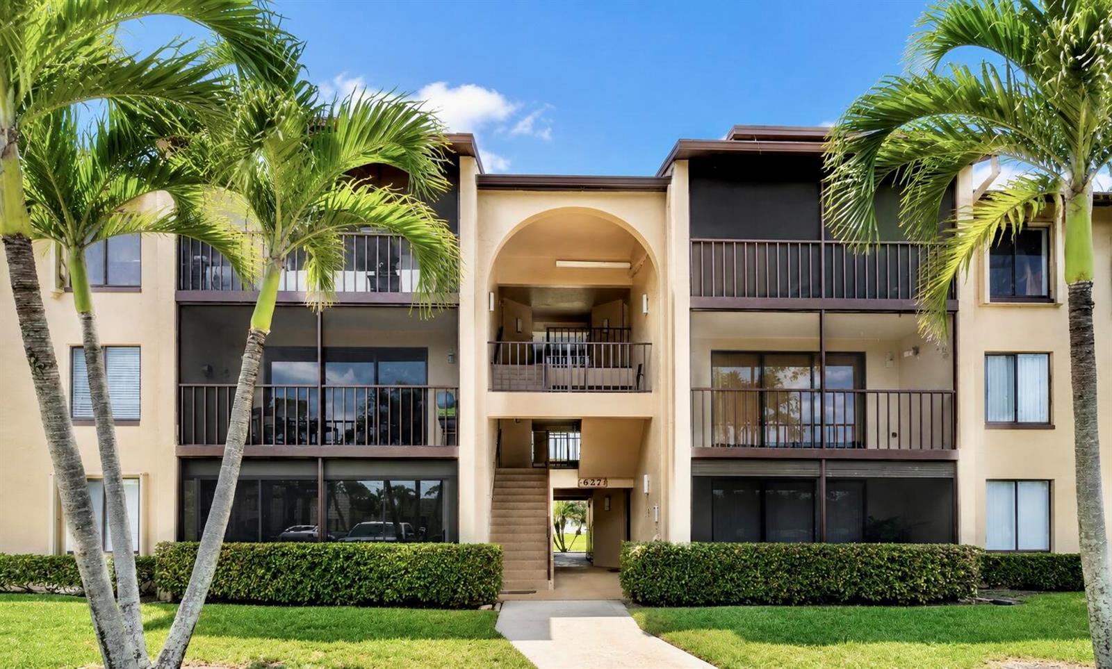 627 Sea Pine Way # C2, FL 33415