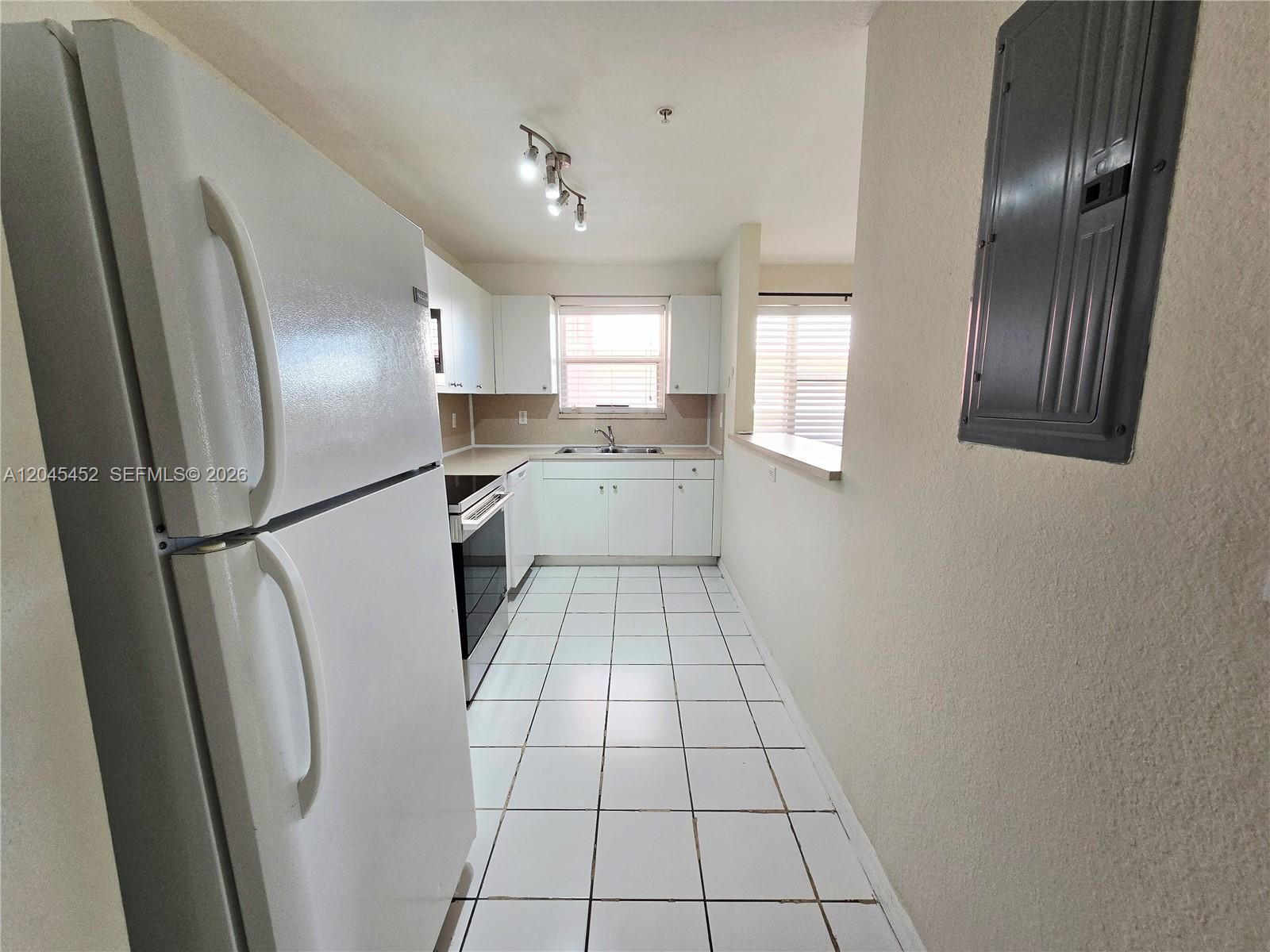 1627 NW 18th St # 201, Miami FL 33125 photo 3