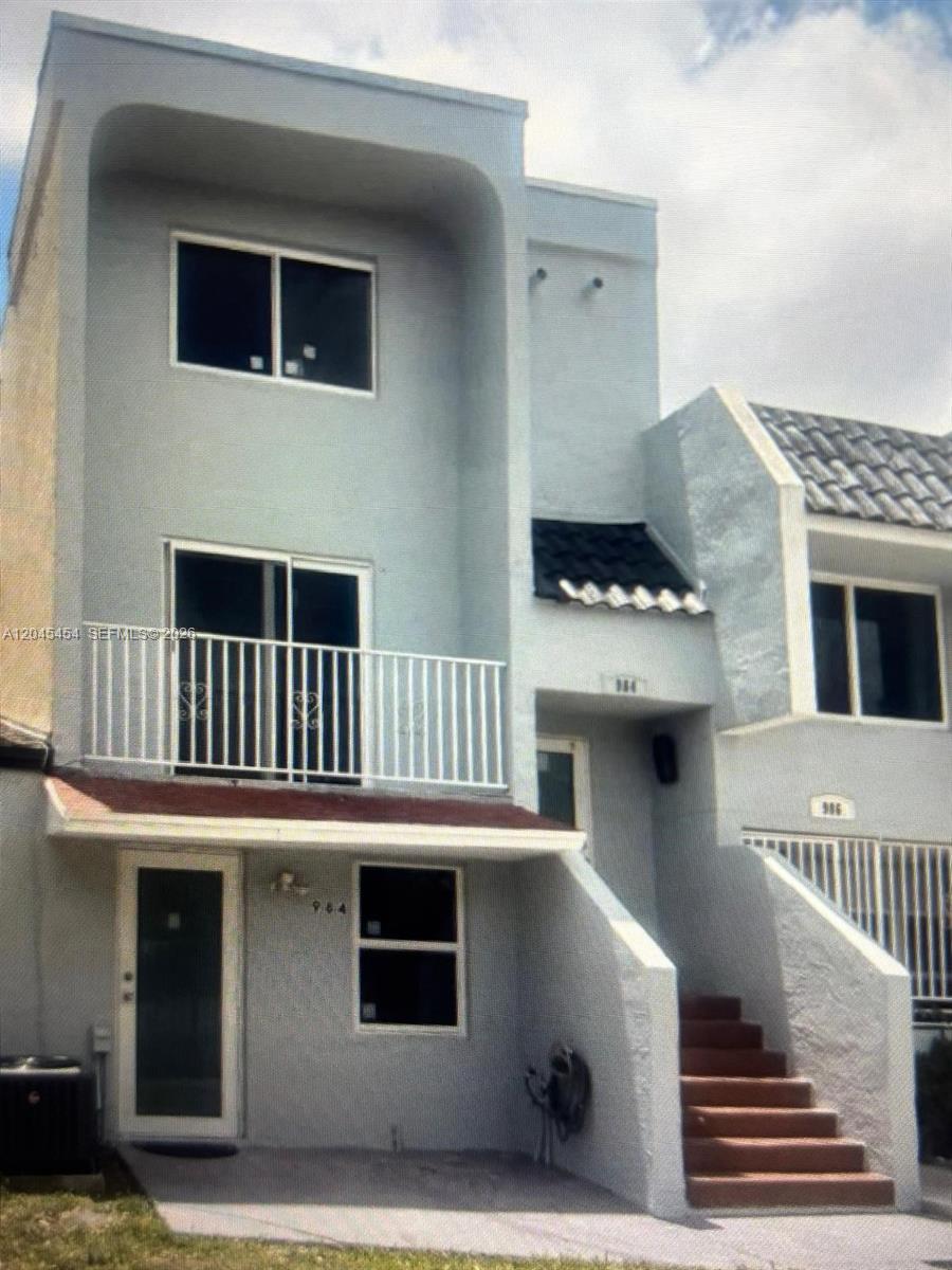 984 W 40th St # 2, Hialeah FL 33012