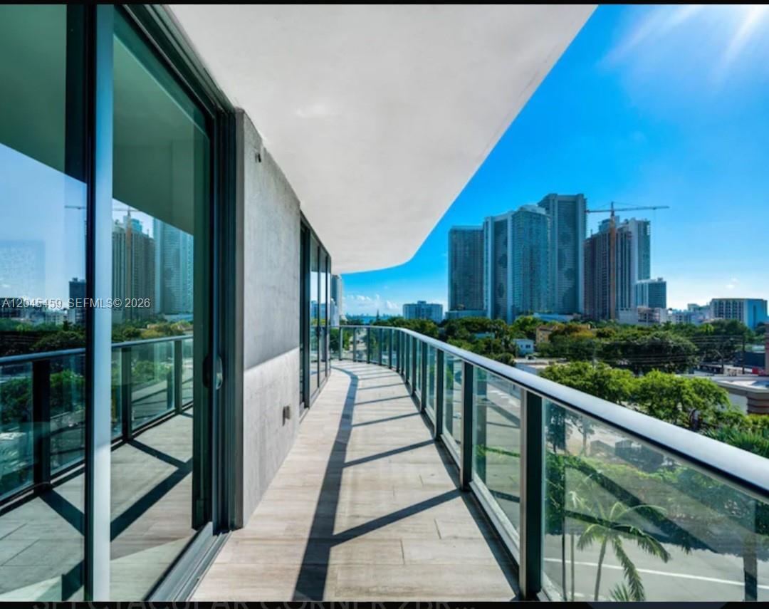 Miami, FL 33137