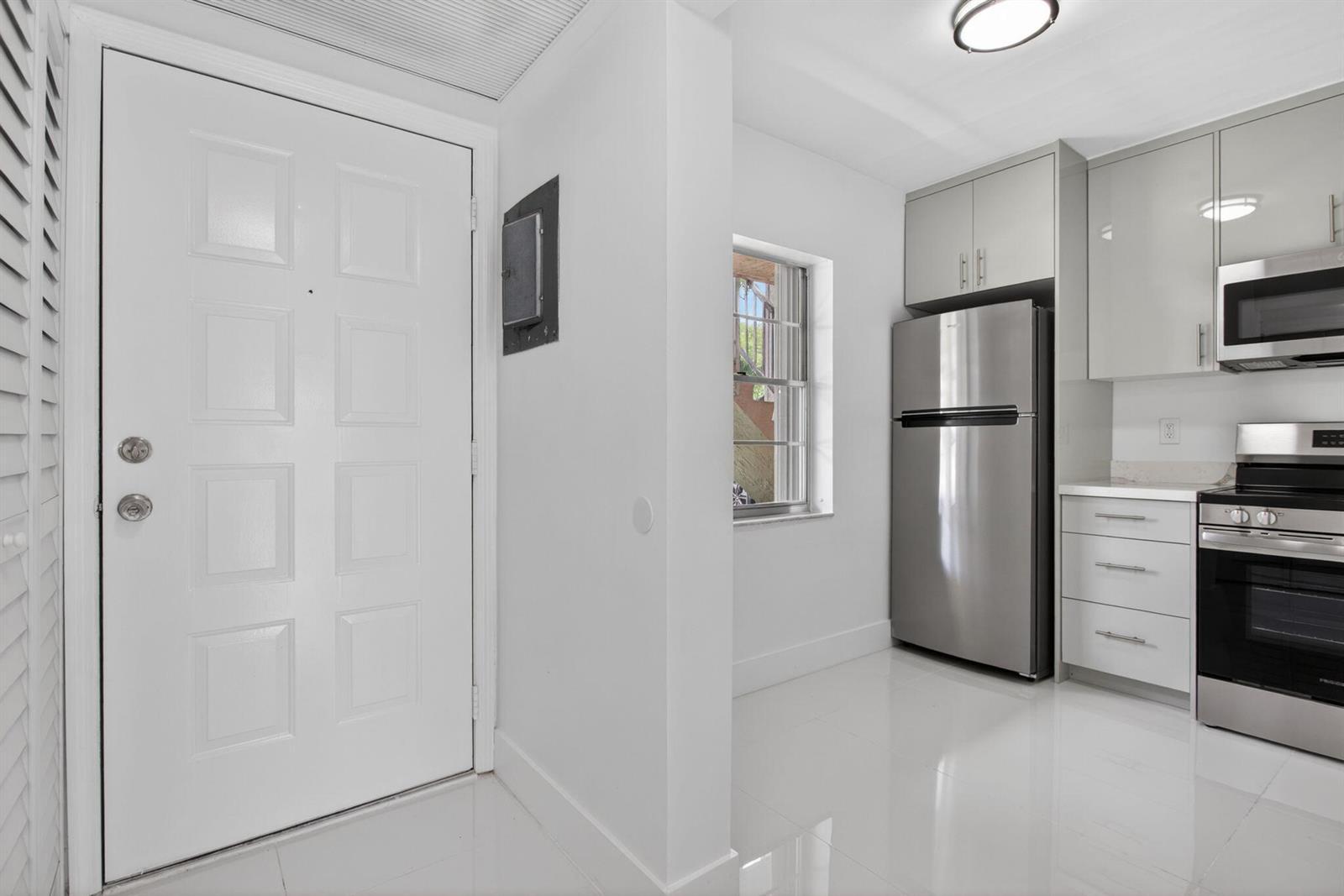 5561 Lakeside Drive # 107, Margate FL 33063 photo 3