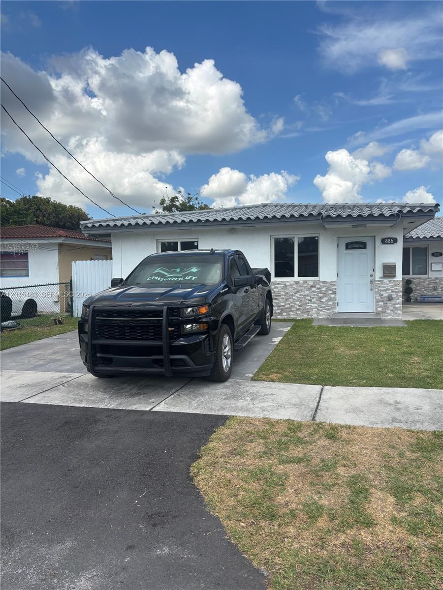886 NW 25th Ave # 1, Miami FL 33125