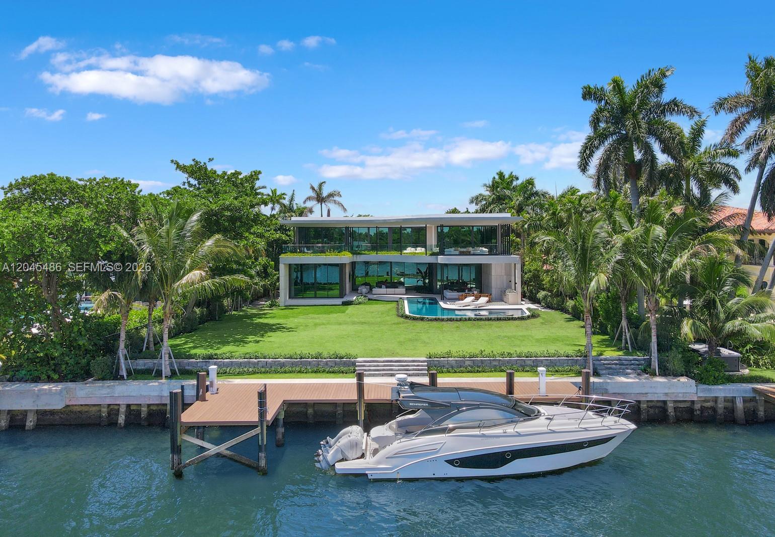 1015 S Southlake Dr, Hollywood FL 33019