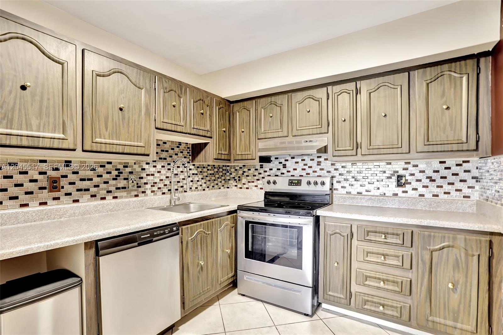 470 N Laurel Dr # 1A, Margate FL 33063 photo 2