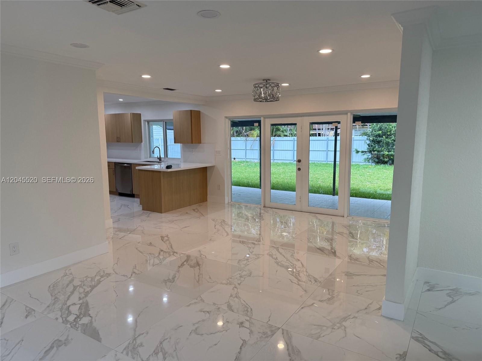 8090 W 18th Lane Rd, Hialeah FL 33014 photo 2
