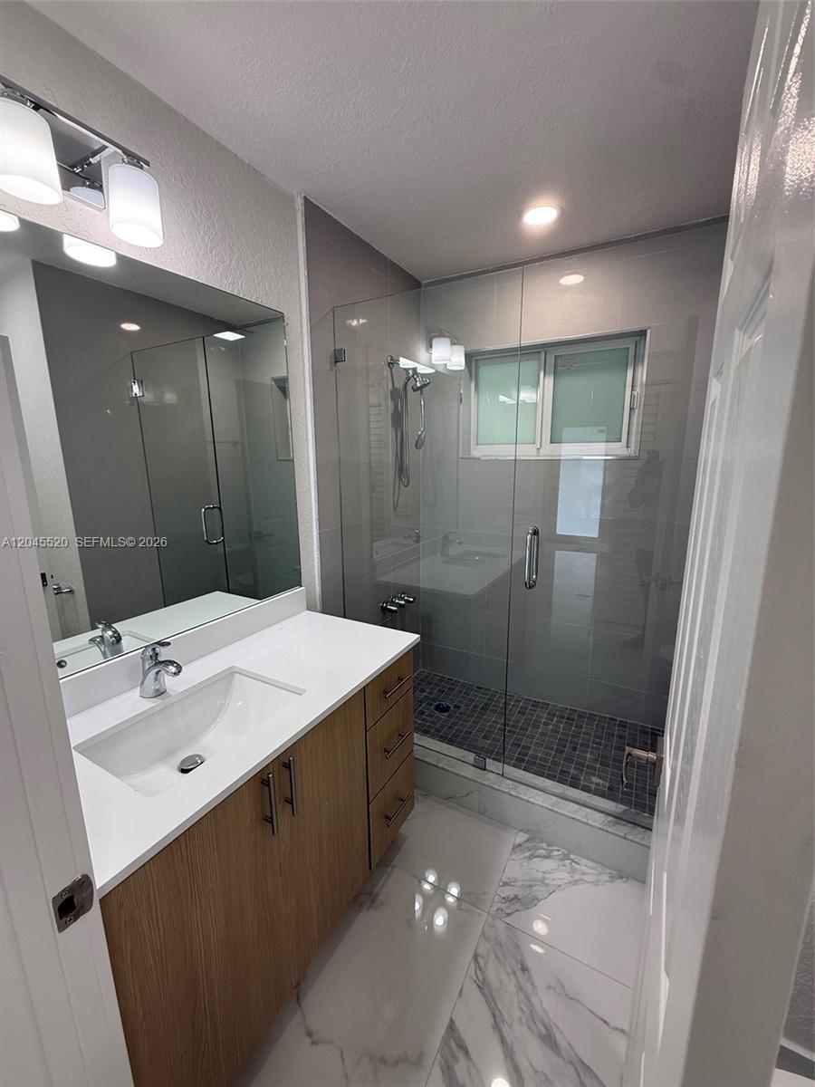 8090 W 18th Lane Rd, Hialeah FL 33014 photo 5