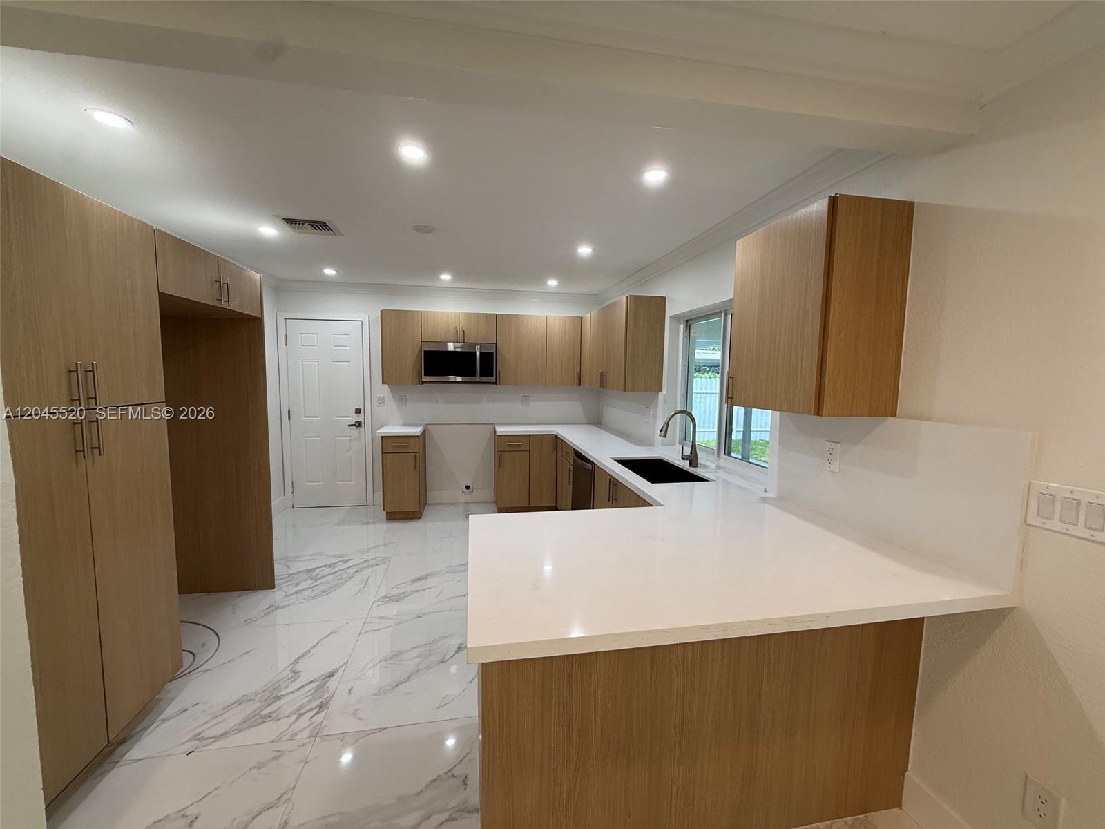 8090 W 18th Lane Rd, Hialeah FL 33014 photo 4