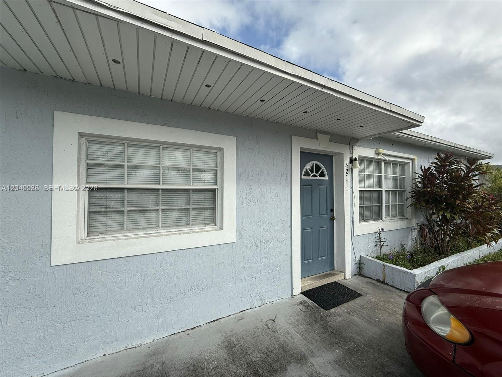 4211 SW 38th St, West Park FL 33023 photo 3