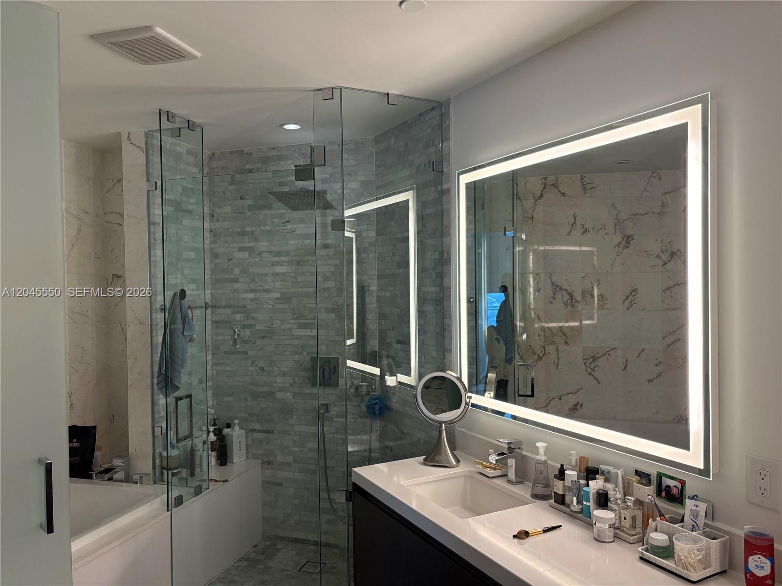 851 NE 1st Ave # 3706, Miami FL 33132 photo 3
