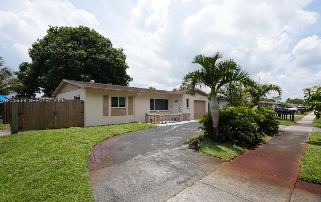 7304 Mckinley St, Hollywood FL 33024 photo 2