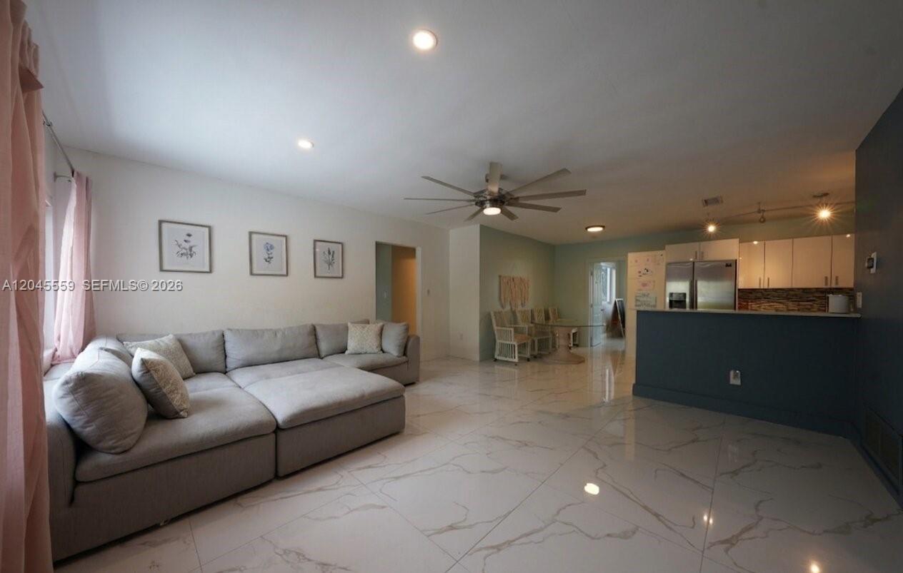 7304 Mckinley St, Hollywood FL 33024 photo 3