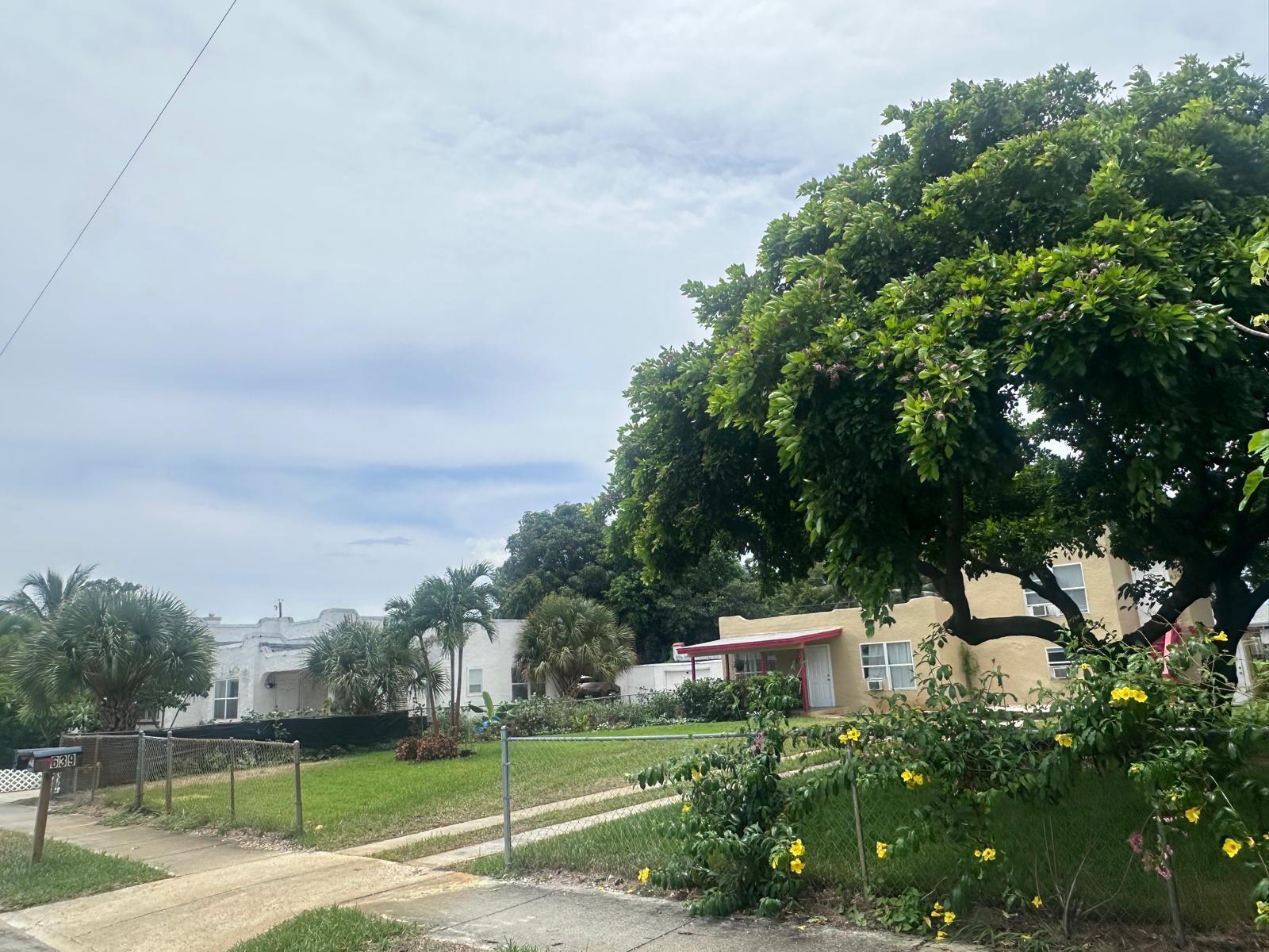 637 46th Street, West Palm Beach FL 33407 photo 2
