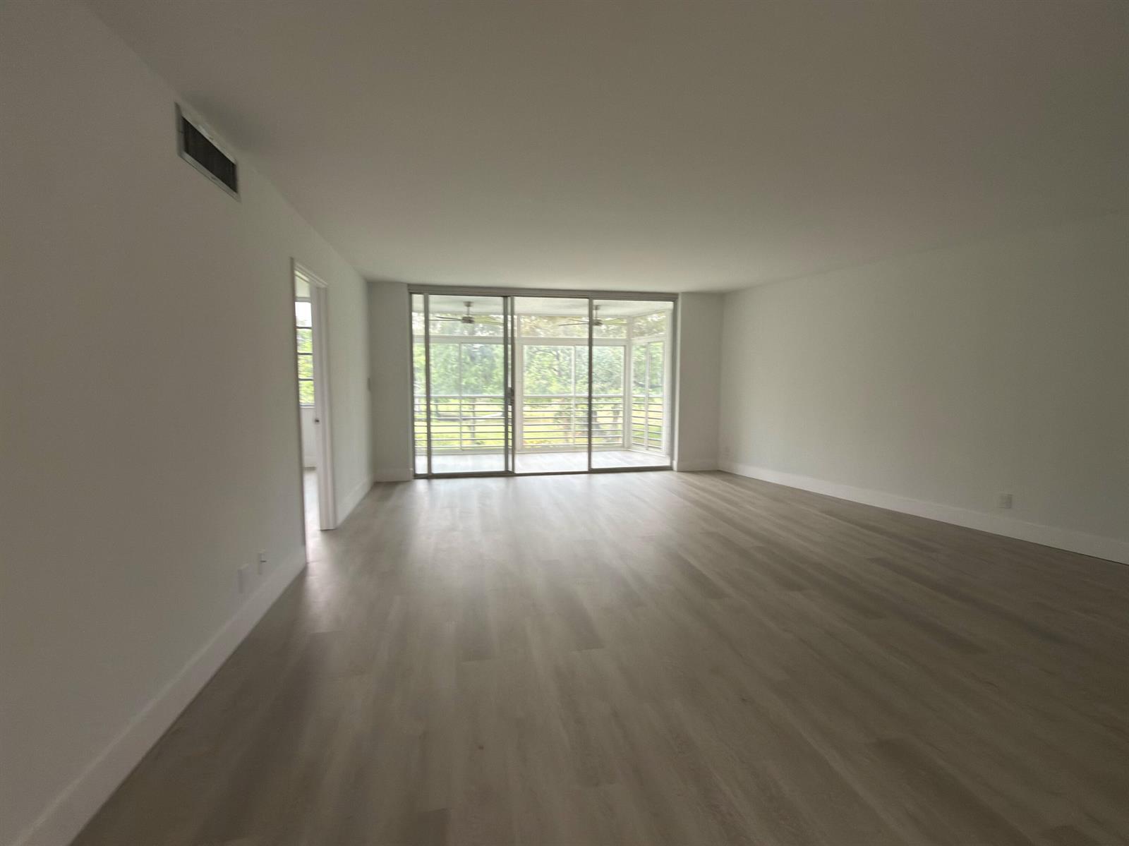 625 Oaks Drive # 305, Pompano Beach FL 33069 photo 3