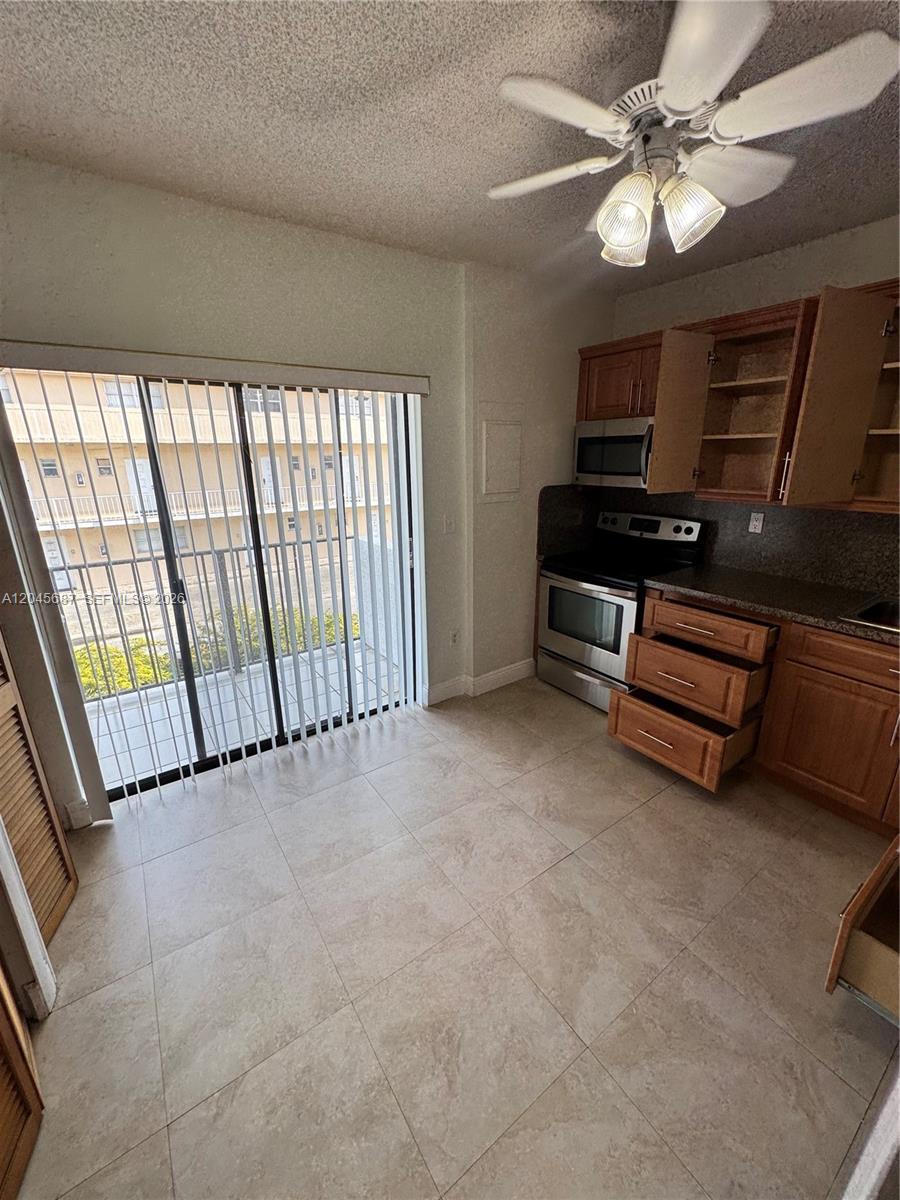 421 Swallow Dr # 10, Miami Springs FL 33166 photo 4