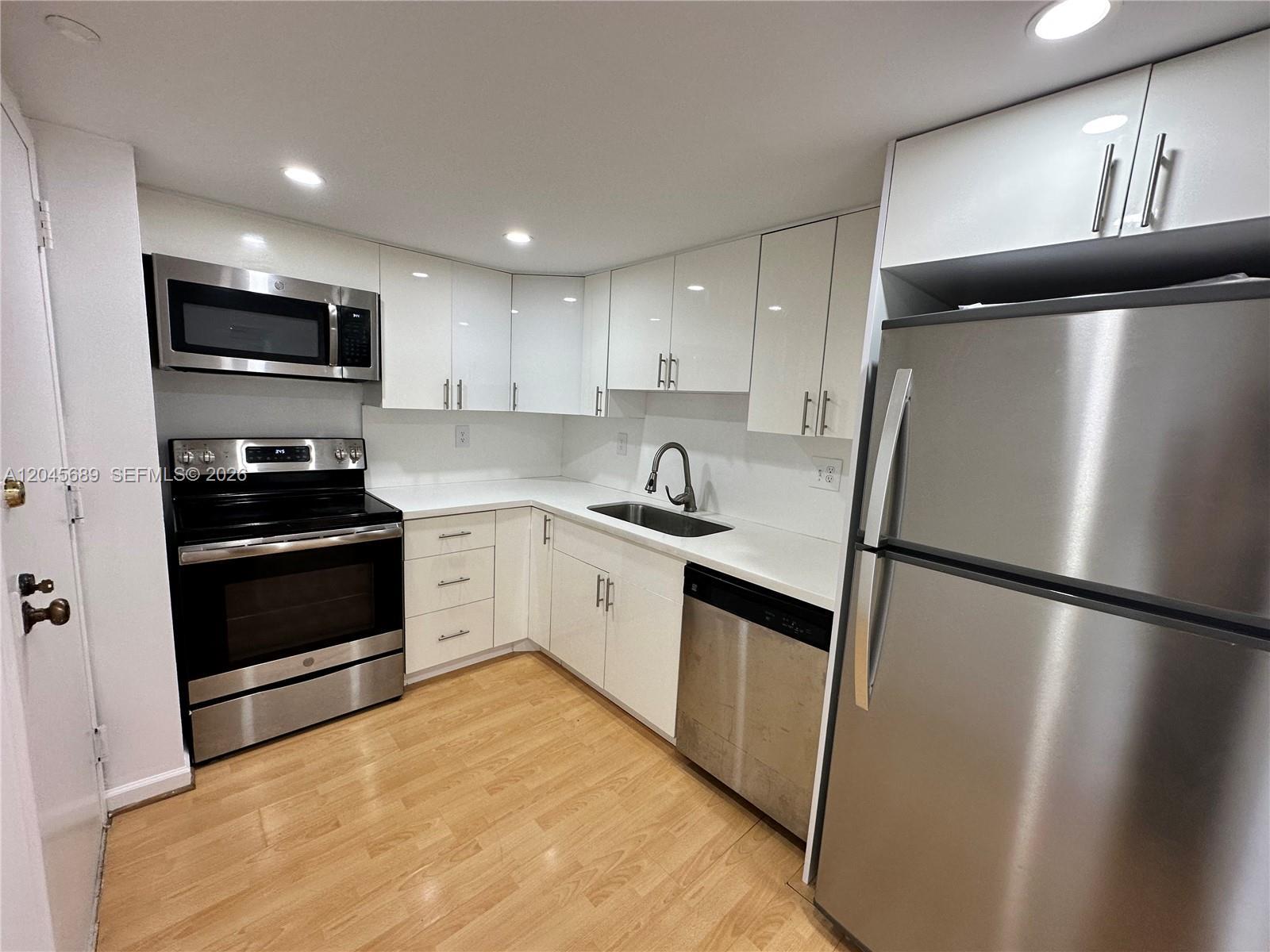 2333 Brickell Ave # 1610, Miami FL 33129 photo 3