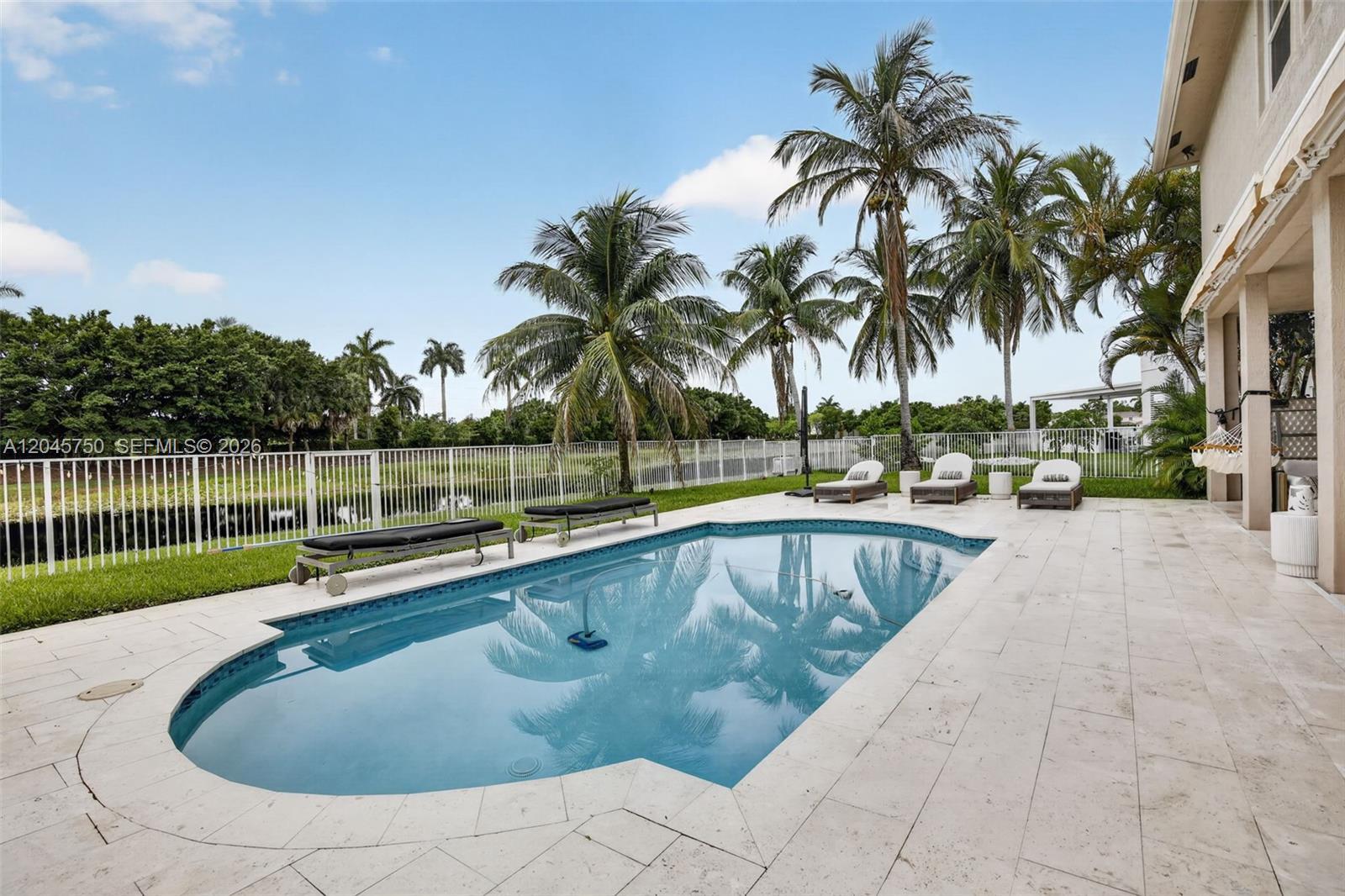 981 Waterside Cir, Weston FL 33327