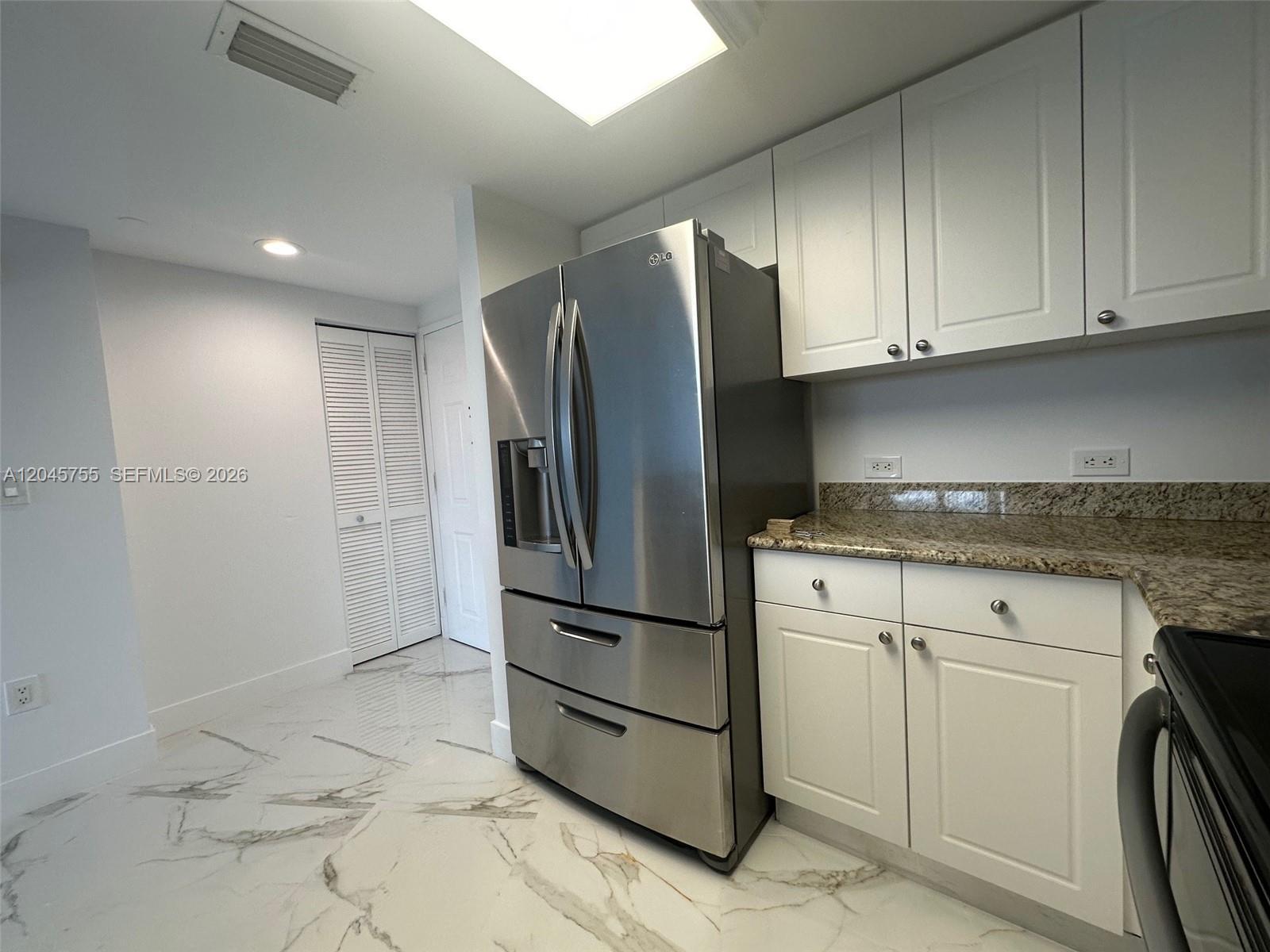 19501 W Country Club Dr # 406, Aventura FL 33180 photo 2