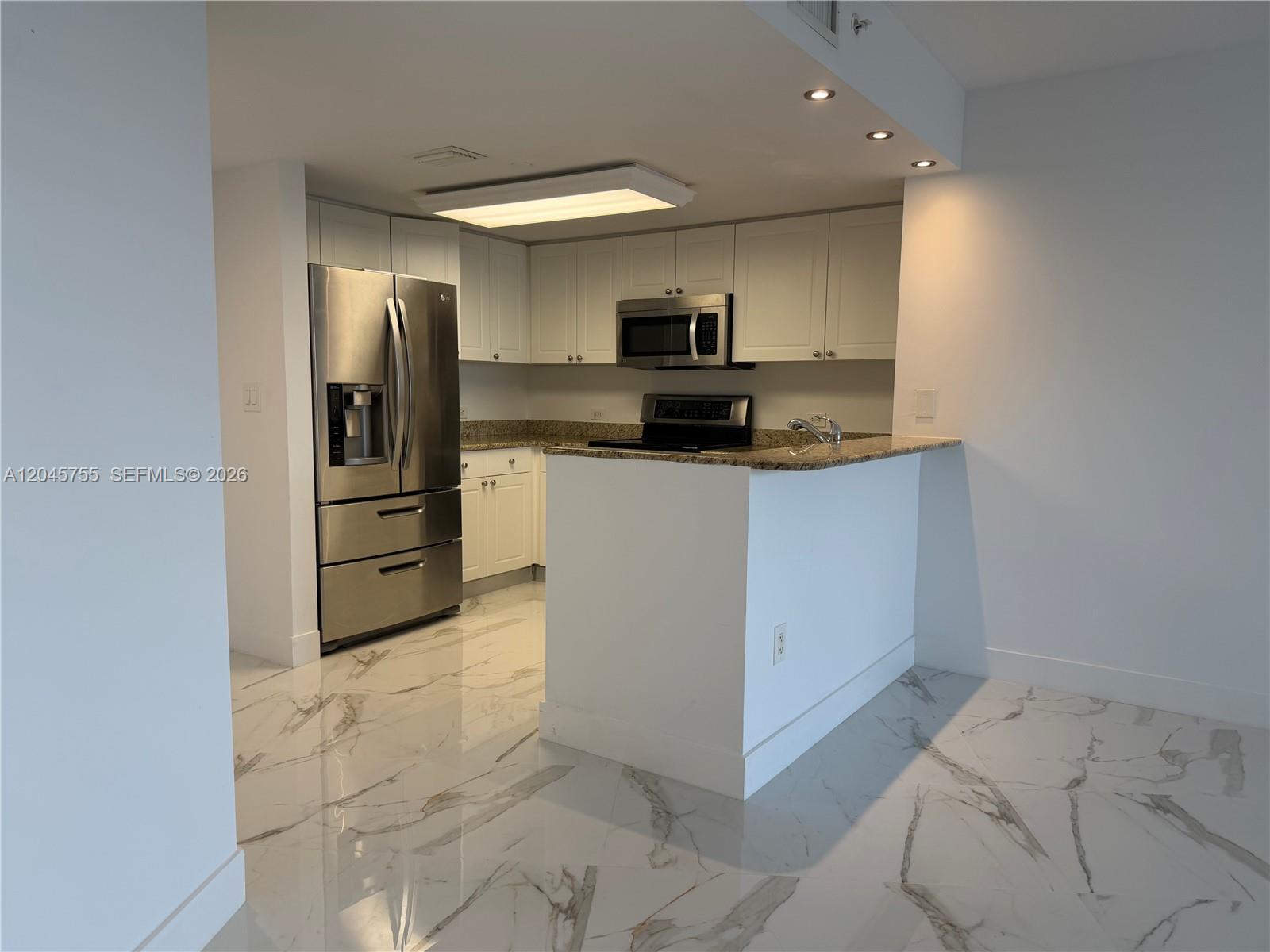 19501 W Country Club Dr # 406, Aventura FL 33180 photo 4