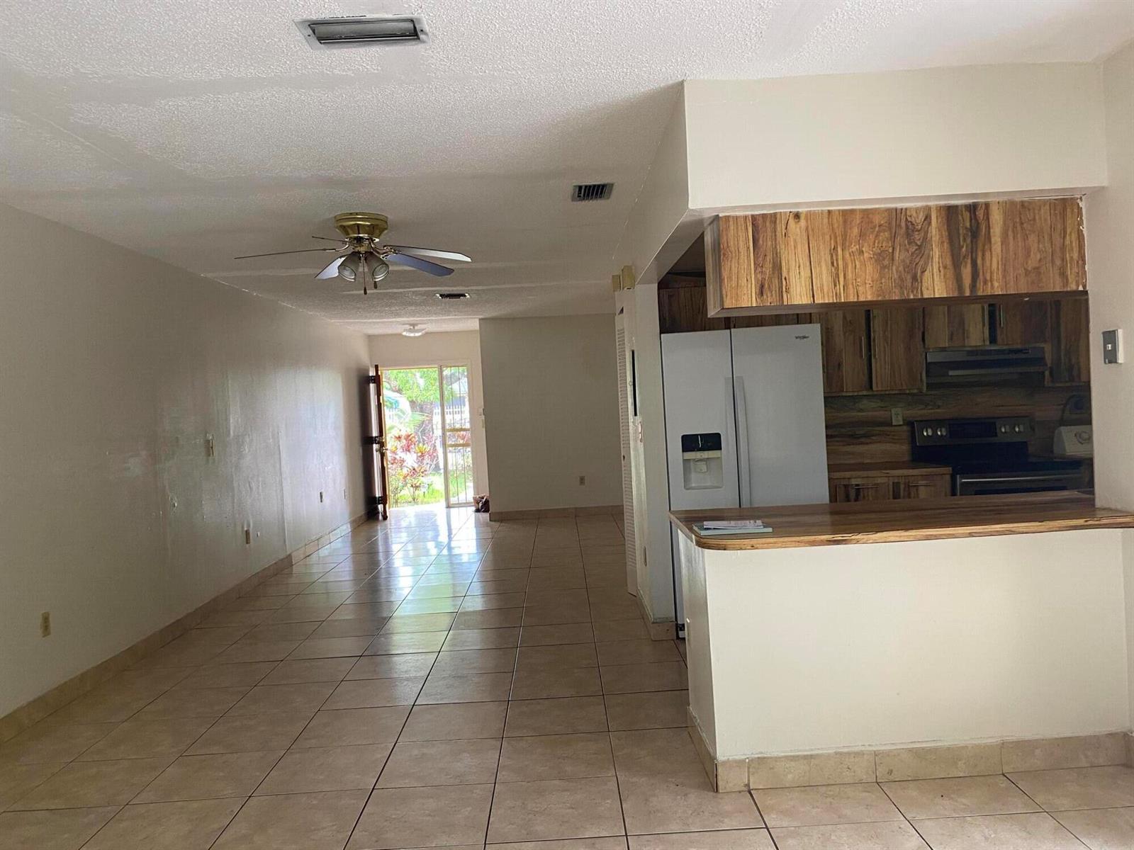 1050 NW 100th Street, Miami FL 33150 photo 4