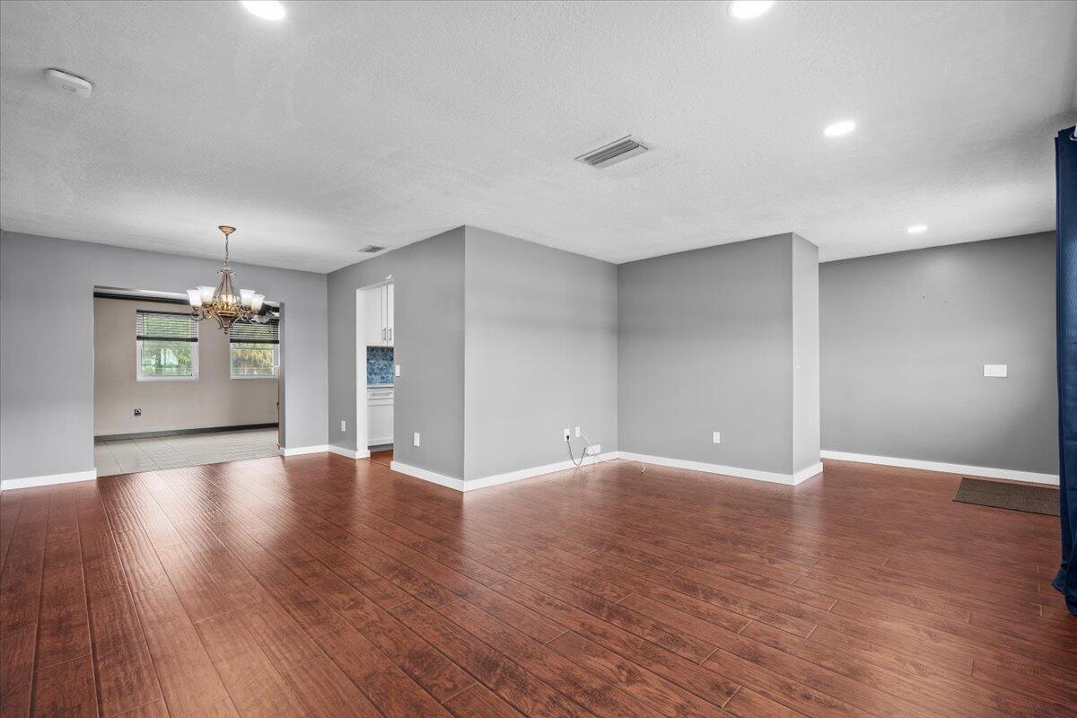 7423 Oakmont Drive, FL 33467 photo 4