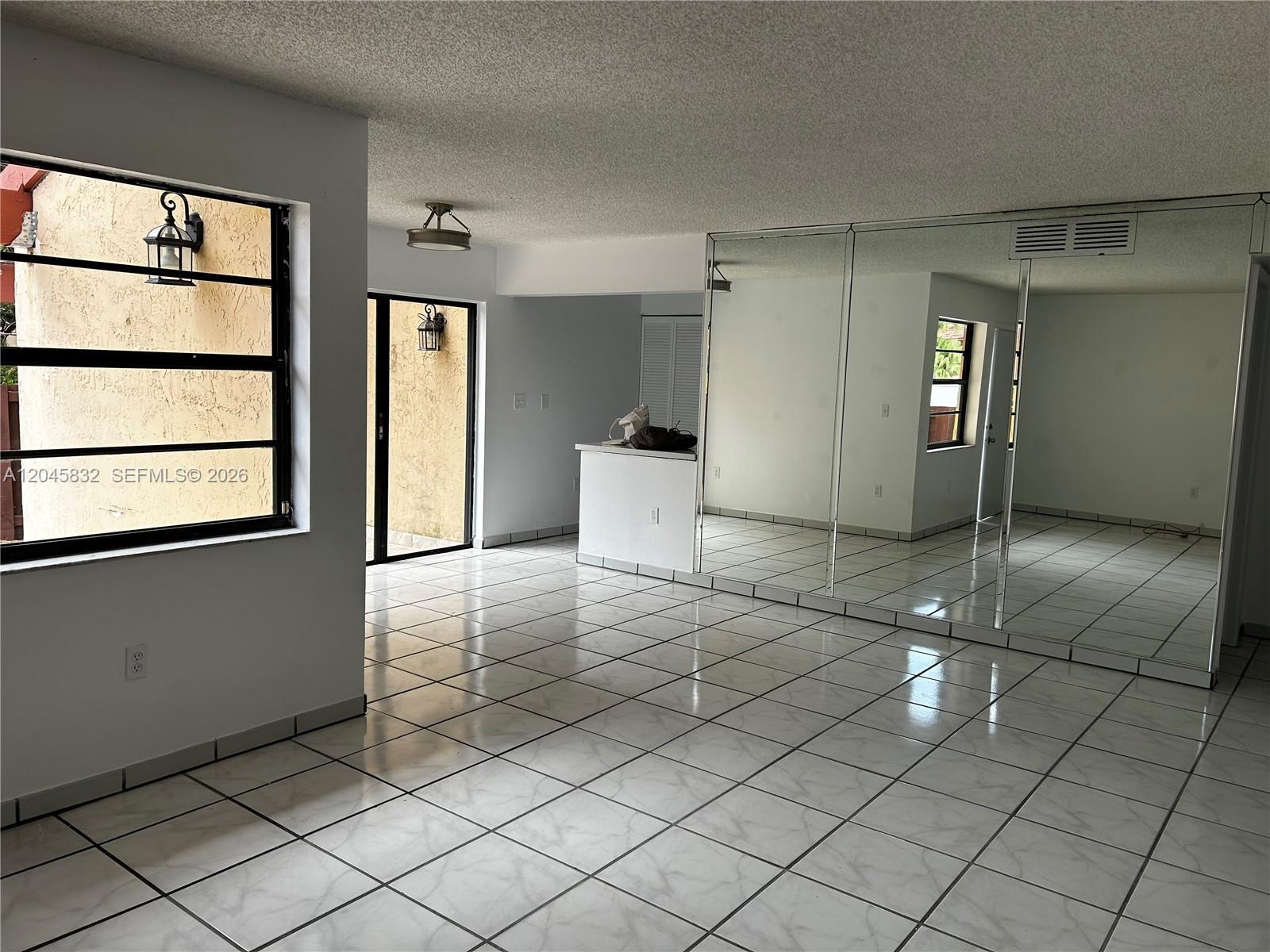 301 W Park Dr # 11, Miami FL 33172 photo 2