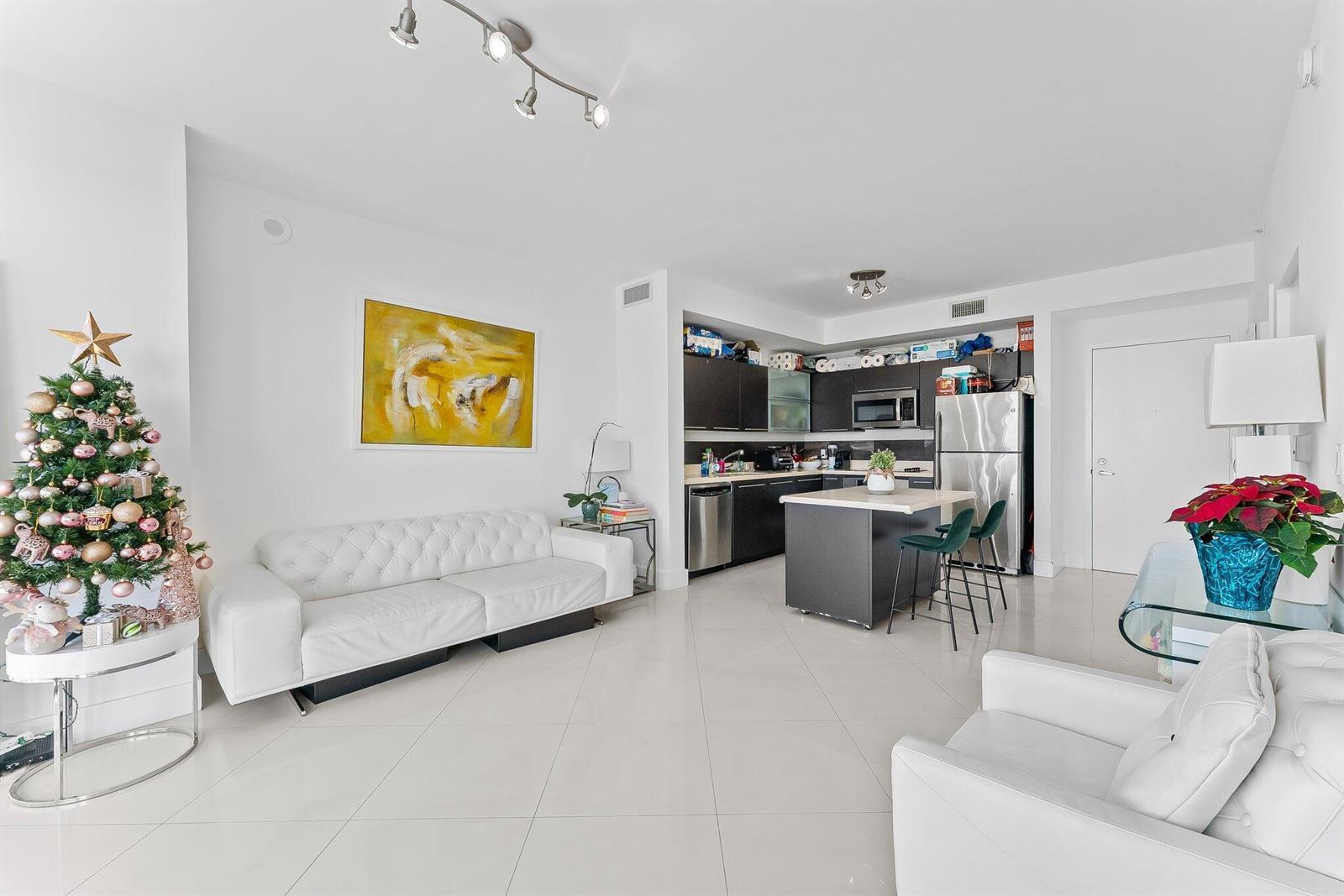 90 SW 3rd Street # 1410, Miami FL 33130 photo 2