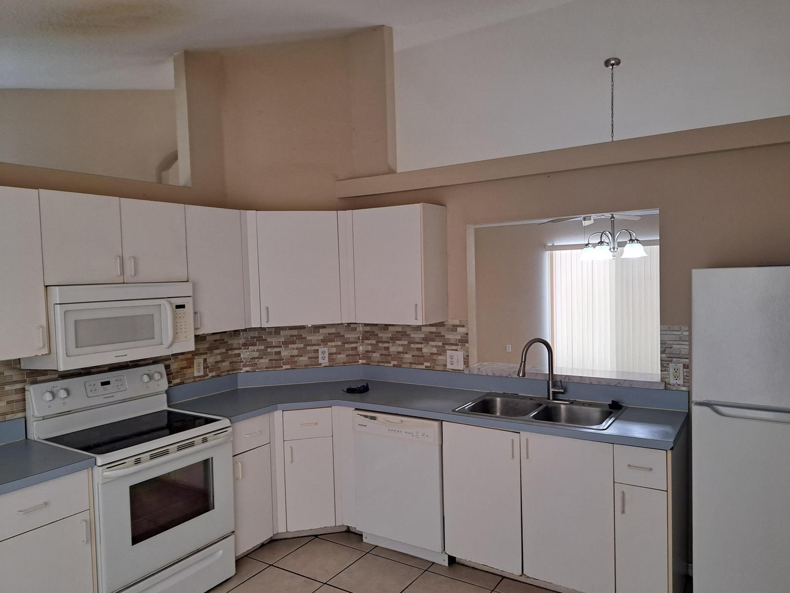 212 SW Ewing Avenue, Port St. Lucie FL 34983 photo 4