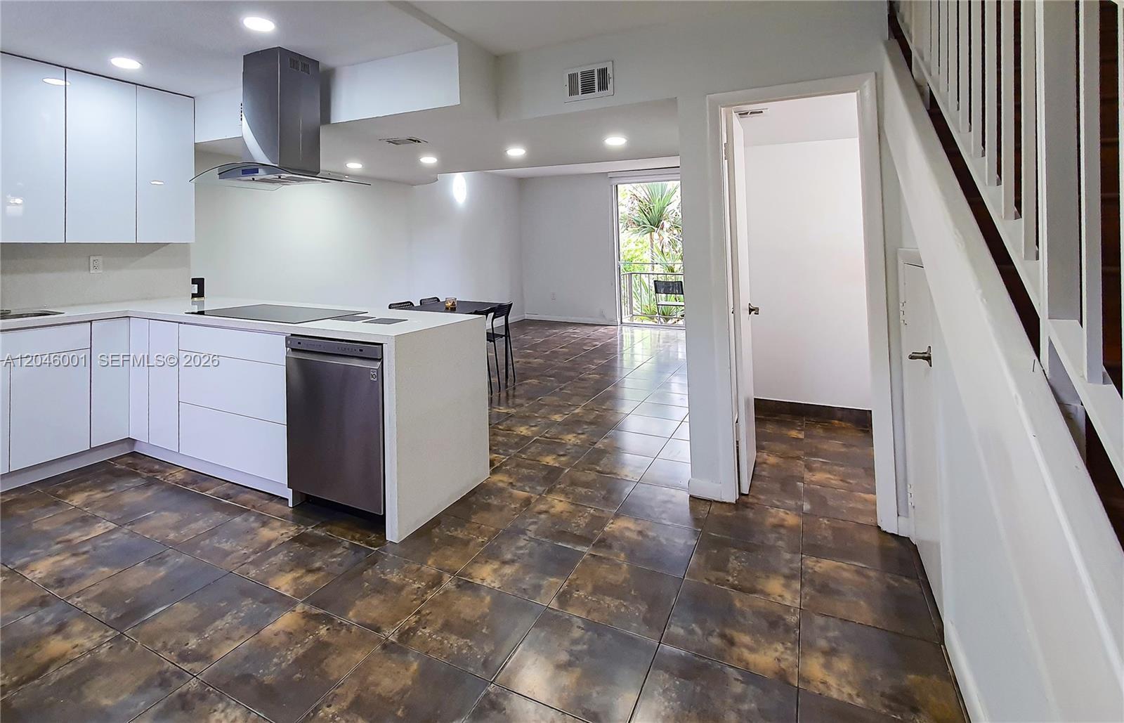 1655 NE 115th St # 28B, Miami FL 33181 photo 5