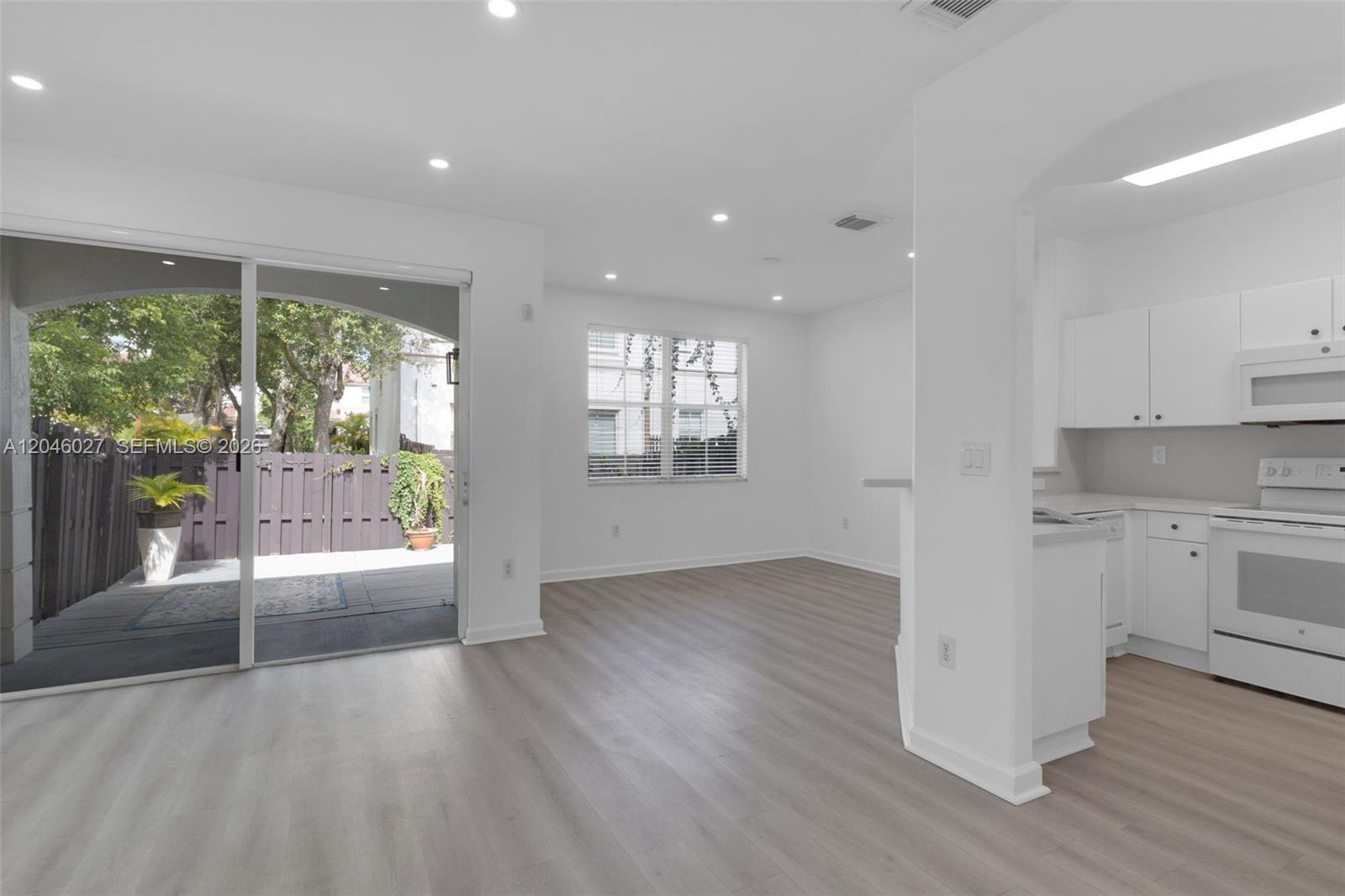 8165 NW 108th Ave, Doral FL 33178 photo 3