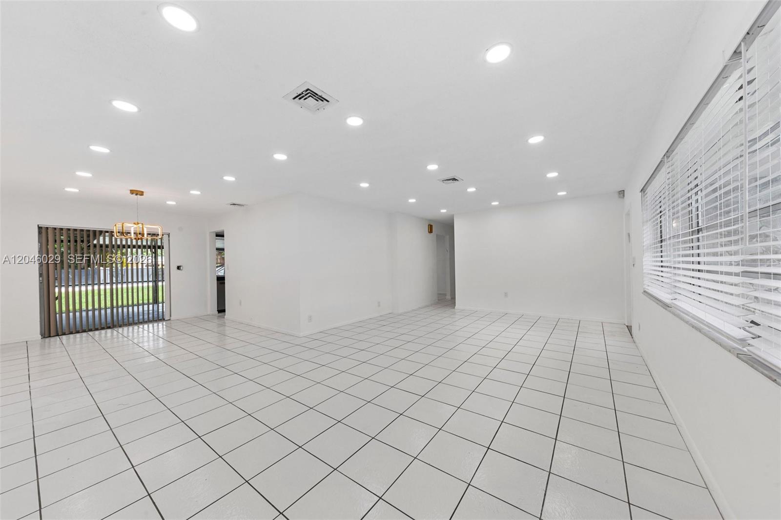945 NE 176th St, Miami FL 33162 photo 5